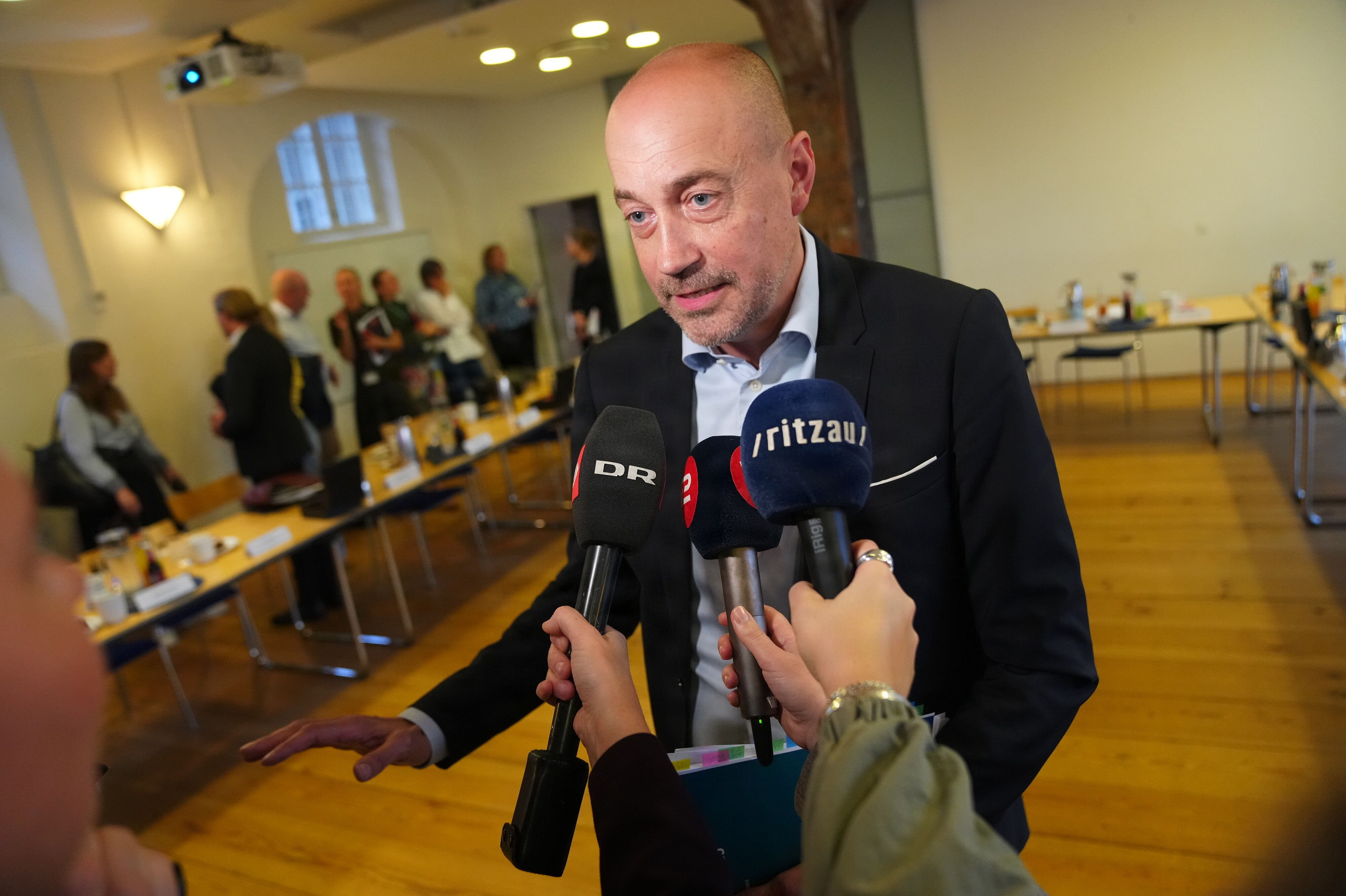 Undervisningsminister Magnus Heunicke (S) taler med pressen efter et møde om de historisk dårlige Pisa-resultater for danske skolelever.