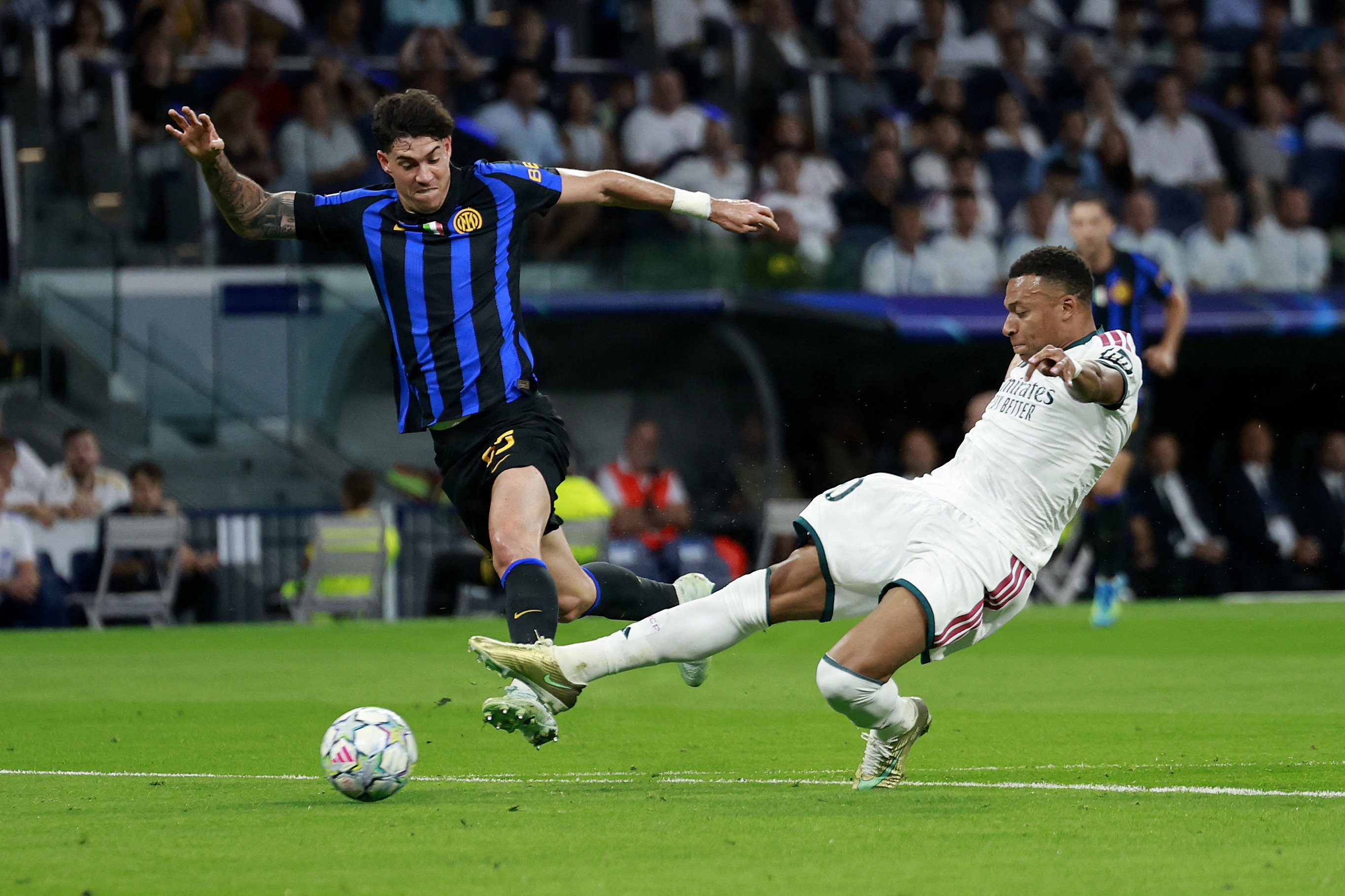 Kylian Mbappé afslutter fladt og bringer Real Madrid på 1-0 hjemme mod Inter.