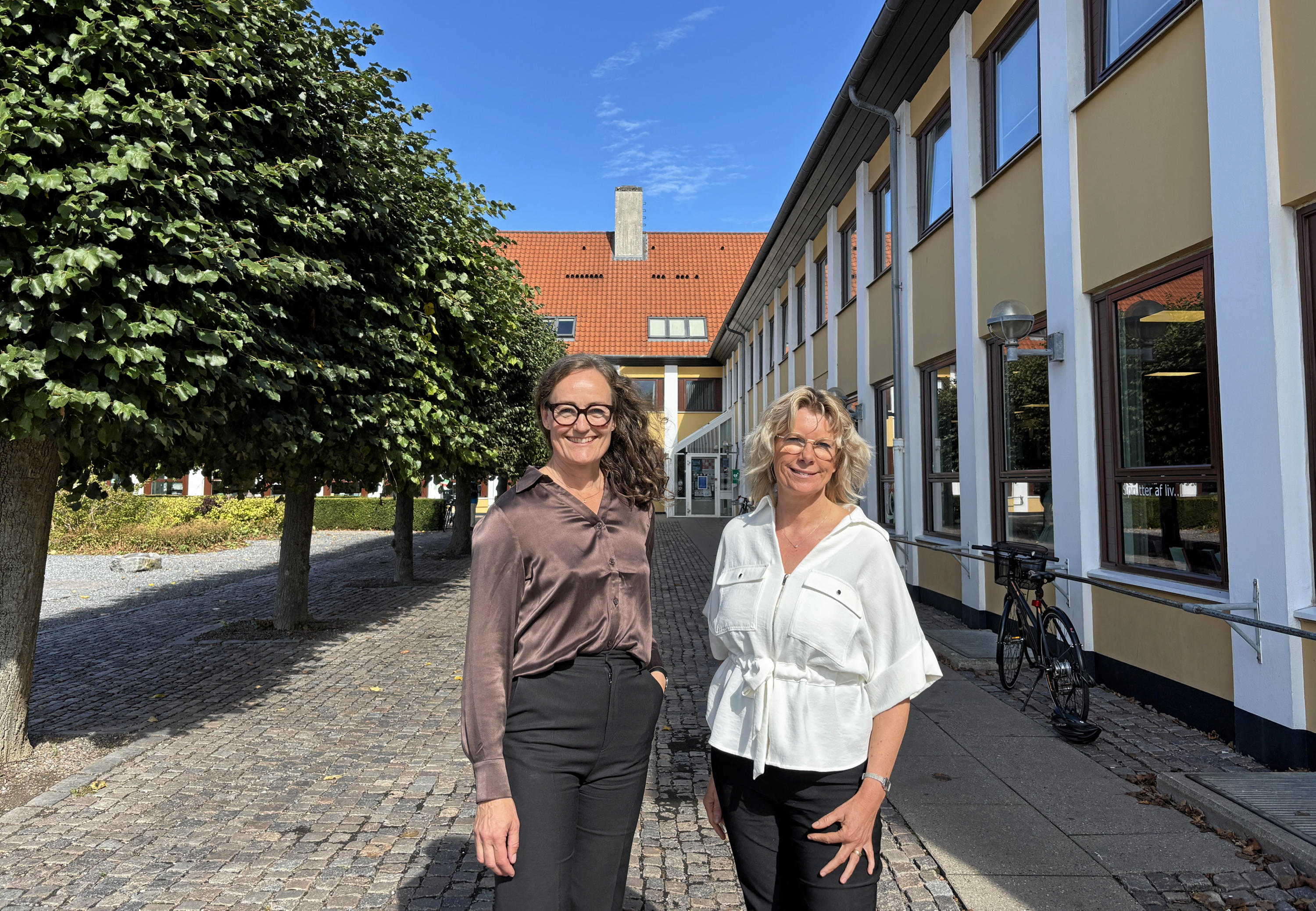 Kalundborg Litteraturfestival løber af stablen for første gang den 3. og 4. oktober. Afdelingsleder Stine Veisegaard (t.h.)fra Kalundborg Biblioteker og festivalleder Lise Kristoffersen er tovholdere på festivalen.