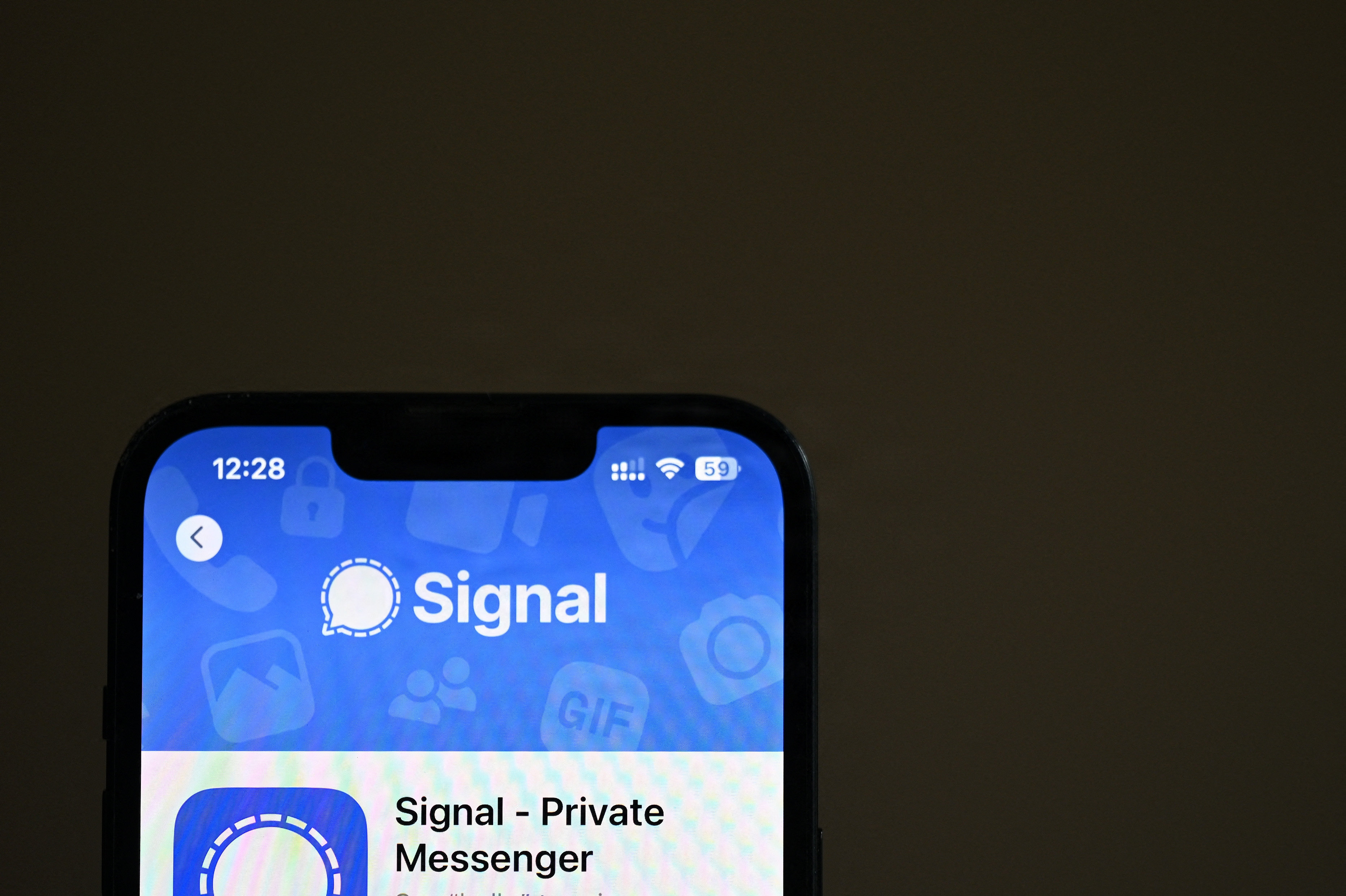 Beskeder på kommunikationsapp'en Signal indgår som beviser i en stor straffesag. Allerede fra sagens begyndelse i Københavns Byret rejser forsvareren for den tiltalte tvivl om, hvorvidt den tiltalte kan knyttes til belastende kommunikation. Det er nemlig muligt for flere personer på forskellige enheder at skrive i en Signal-profil på samme tid. (Arkivfoto).