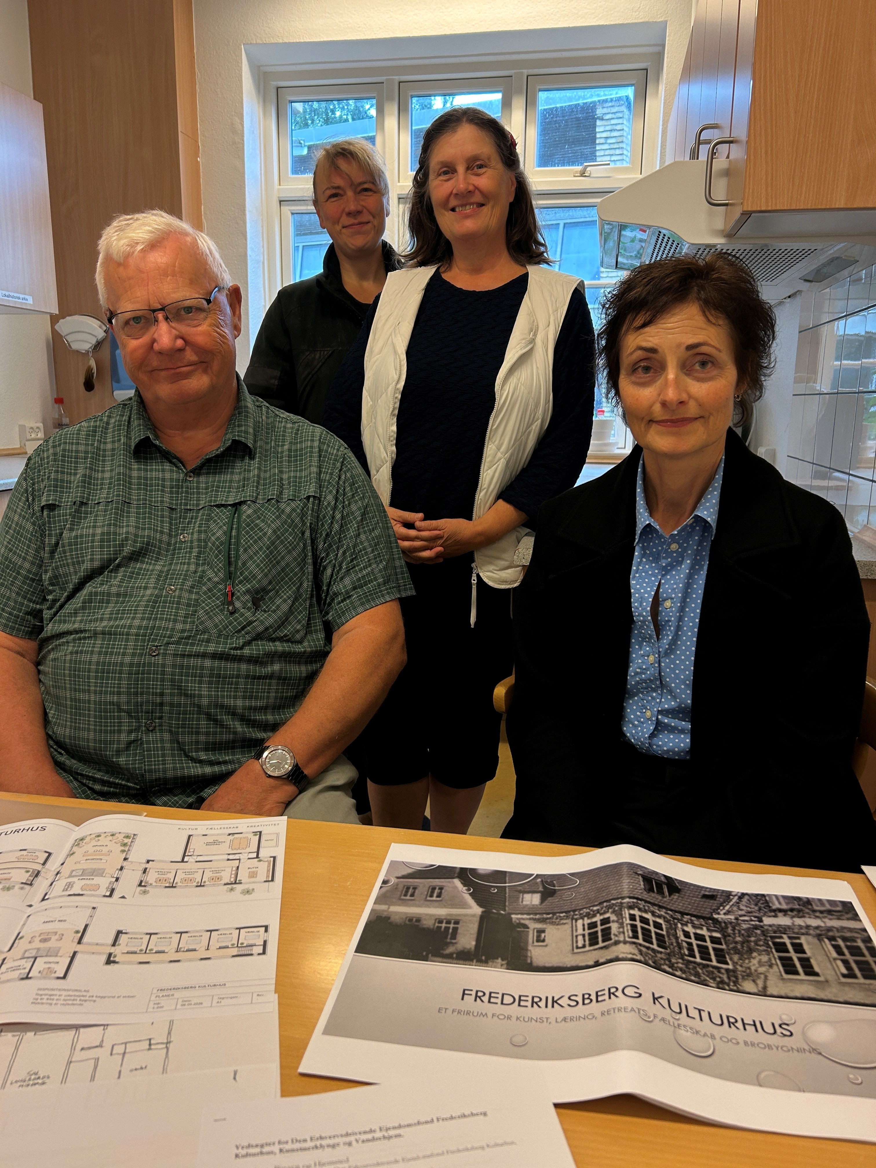 Peter Poulsen, Gitte Holm-Jensen, Charlotte de Neergaard og Eva Kunckel udgør arbejdsgruppen under Frederiksberg Lokalråd, der vil lave vandrehjem og kulturhus i Frederiksberg Gamle Skole.