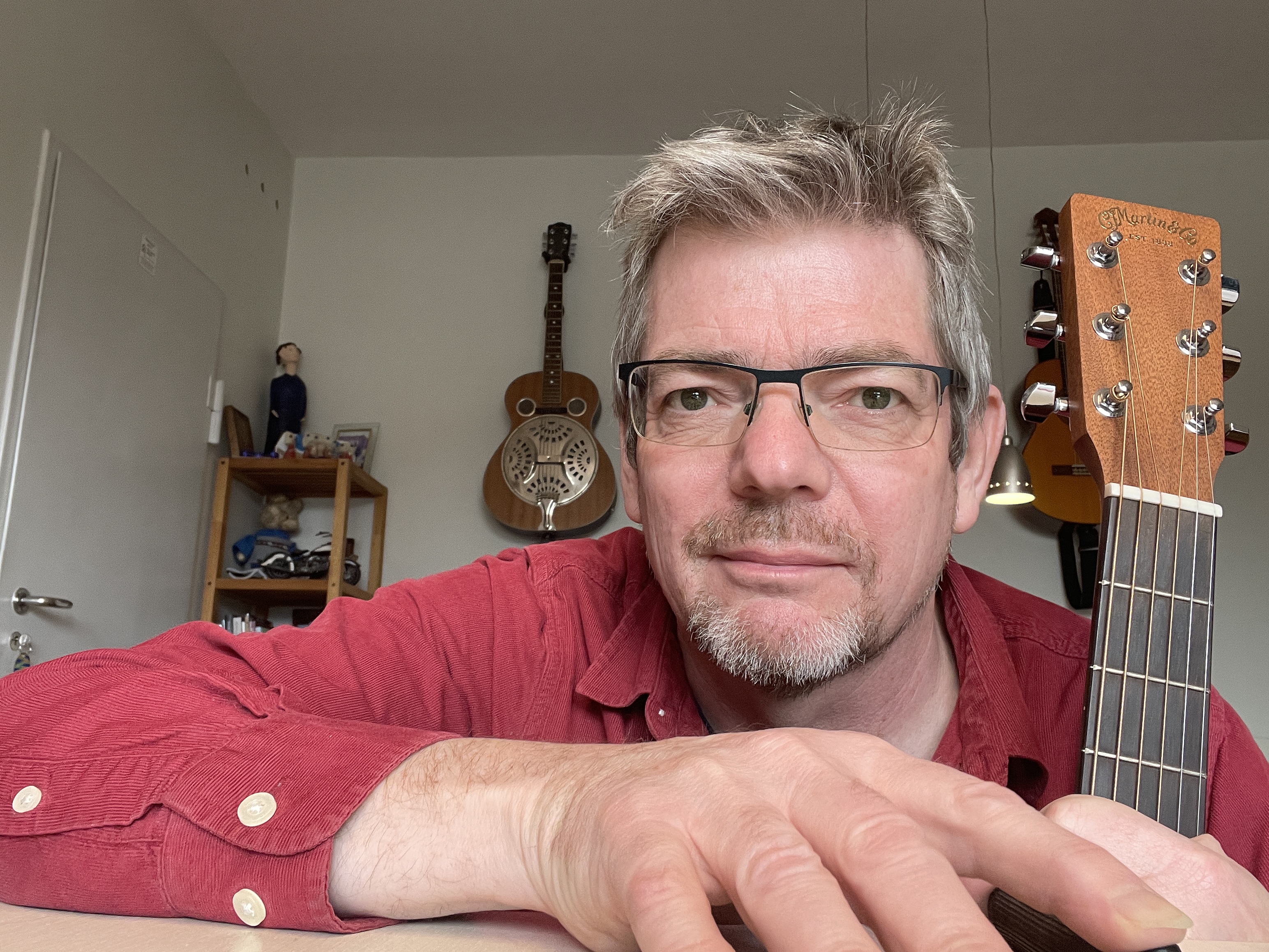 Sange og musik spiller i dag en større rolle i Asbjørn Hansens sjælesorgssamtaler end tidligere.