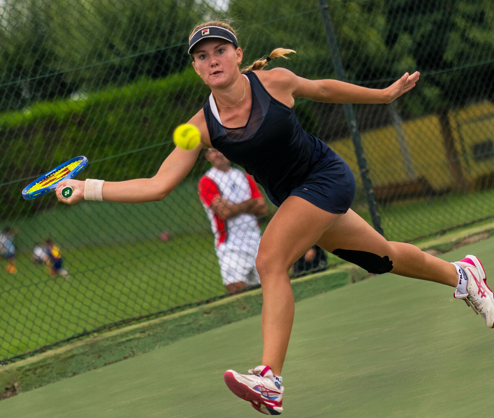 Caroline Hermanns fra Allerød har fuld fart på tenniskarrieren, og det har nu kastet en udtagelse til U18-EM af sig.