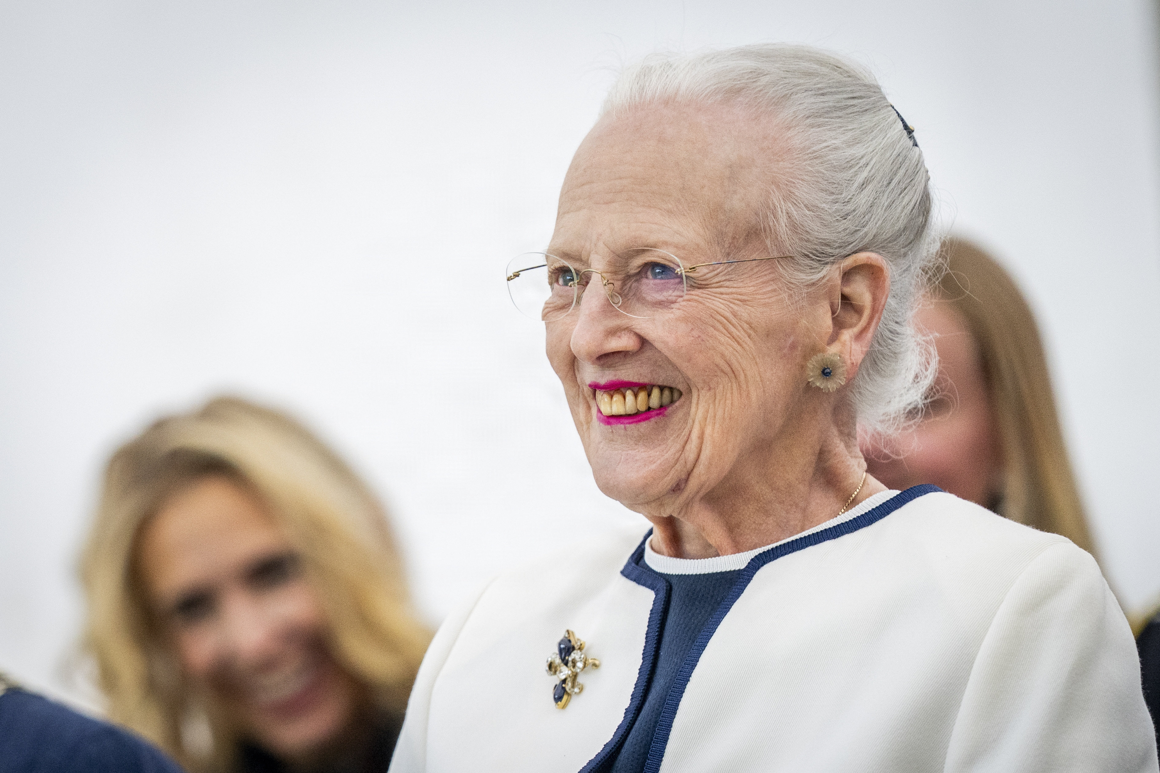 Her ses Dronning Margrethe overrække Rungstedlundprisen på Karen Blixen Museum Rungstedlund i Rungsted fredag den 12. september 2025. (Arkivfoto).