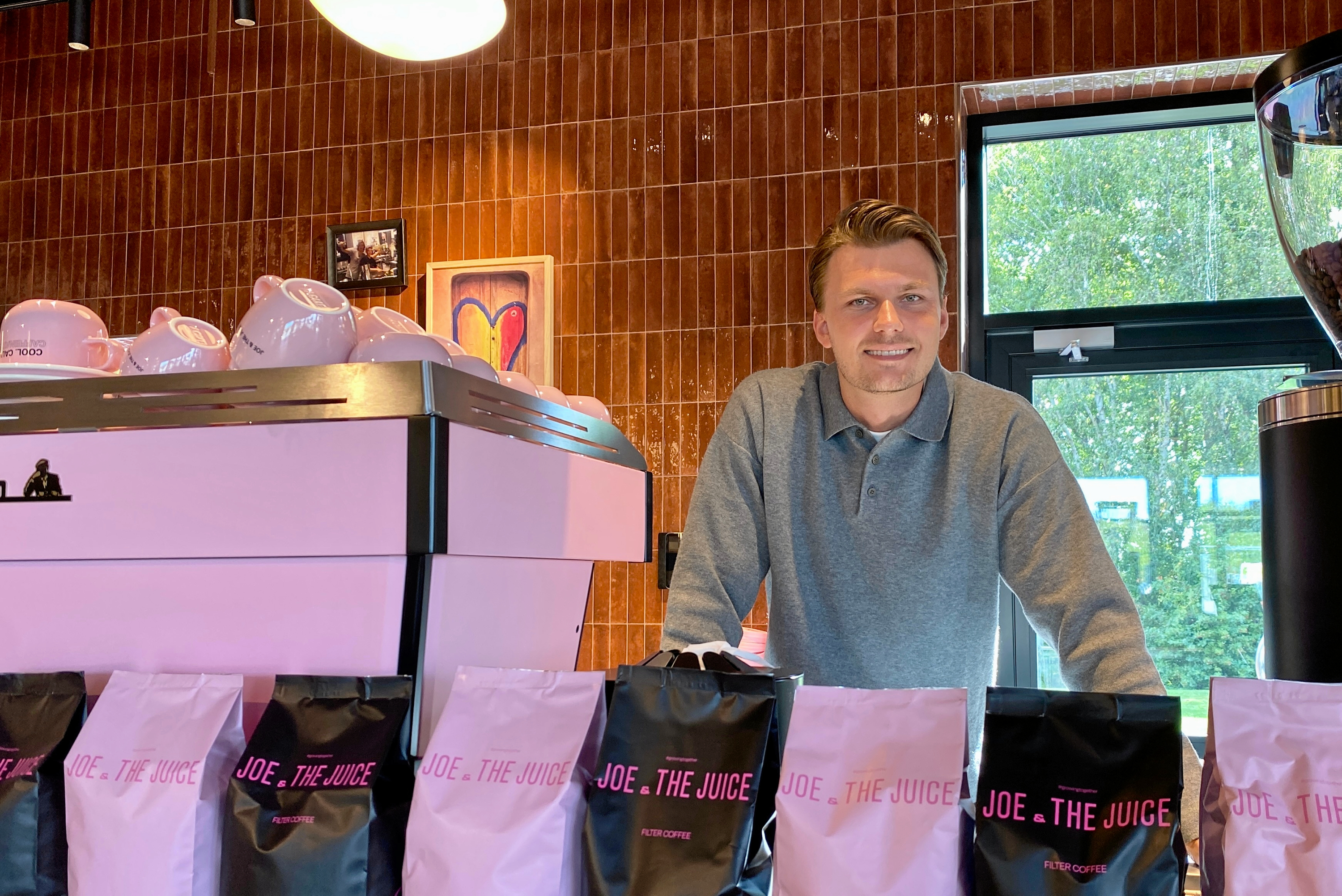 Joe & The Juice er åbnet i Greve, og distriktschef William Poulsen er spændt på modtagelsen.