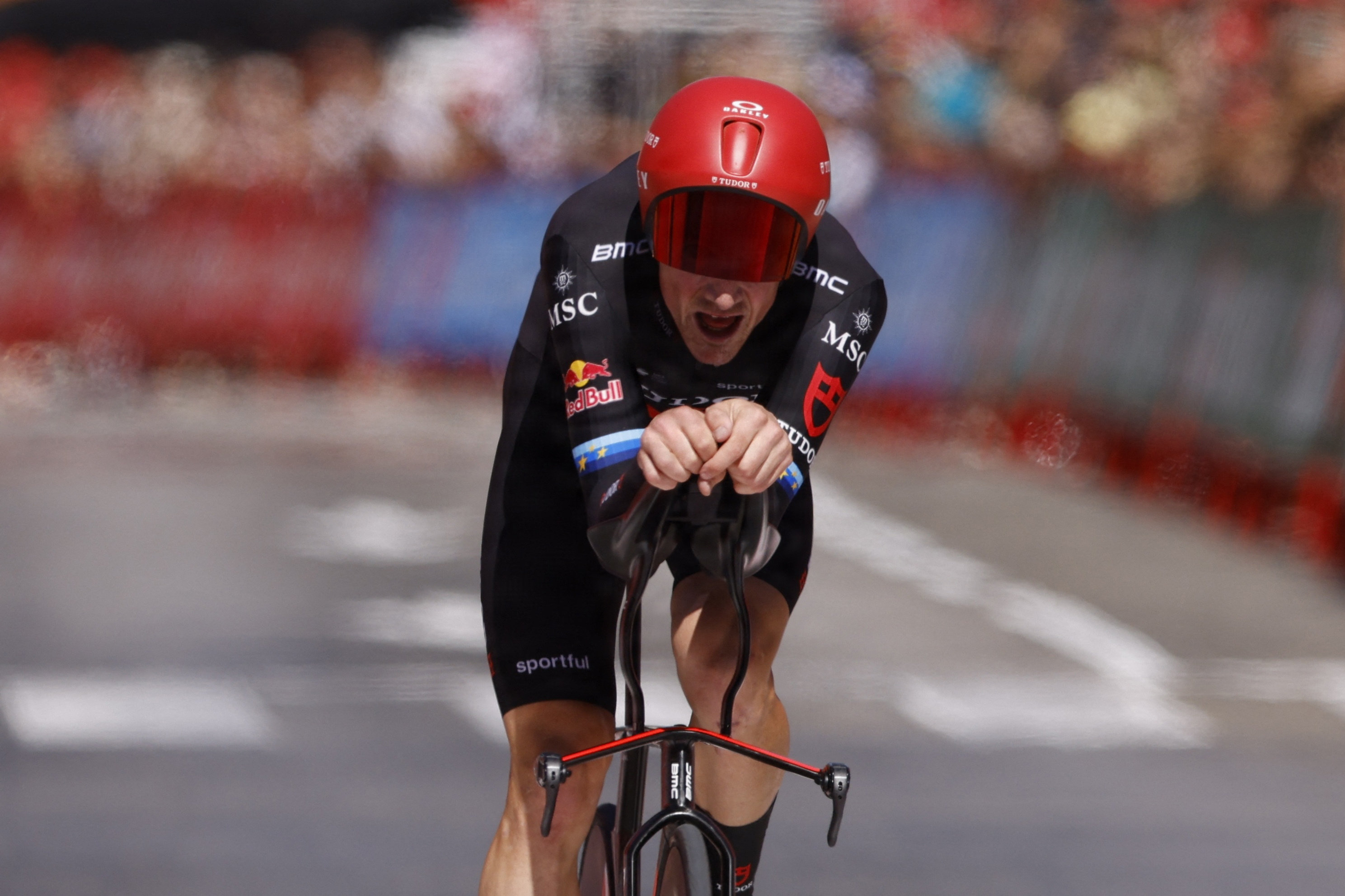 Den schweiziske Tudor-rytter Stefan Küng leverede en stor præstation i enkeltstarten på 18. etape af Vueltaen.