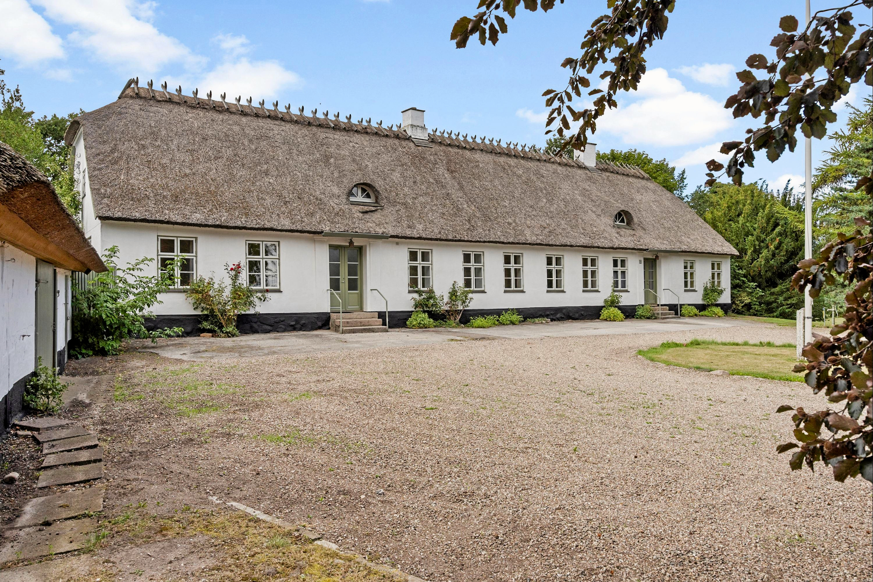 Viskinge Præstegård er sat til salg for knap tre millioner kroner. Planen er, at der skal opføres en ny, mere moderne præstebolig i Svebølle.