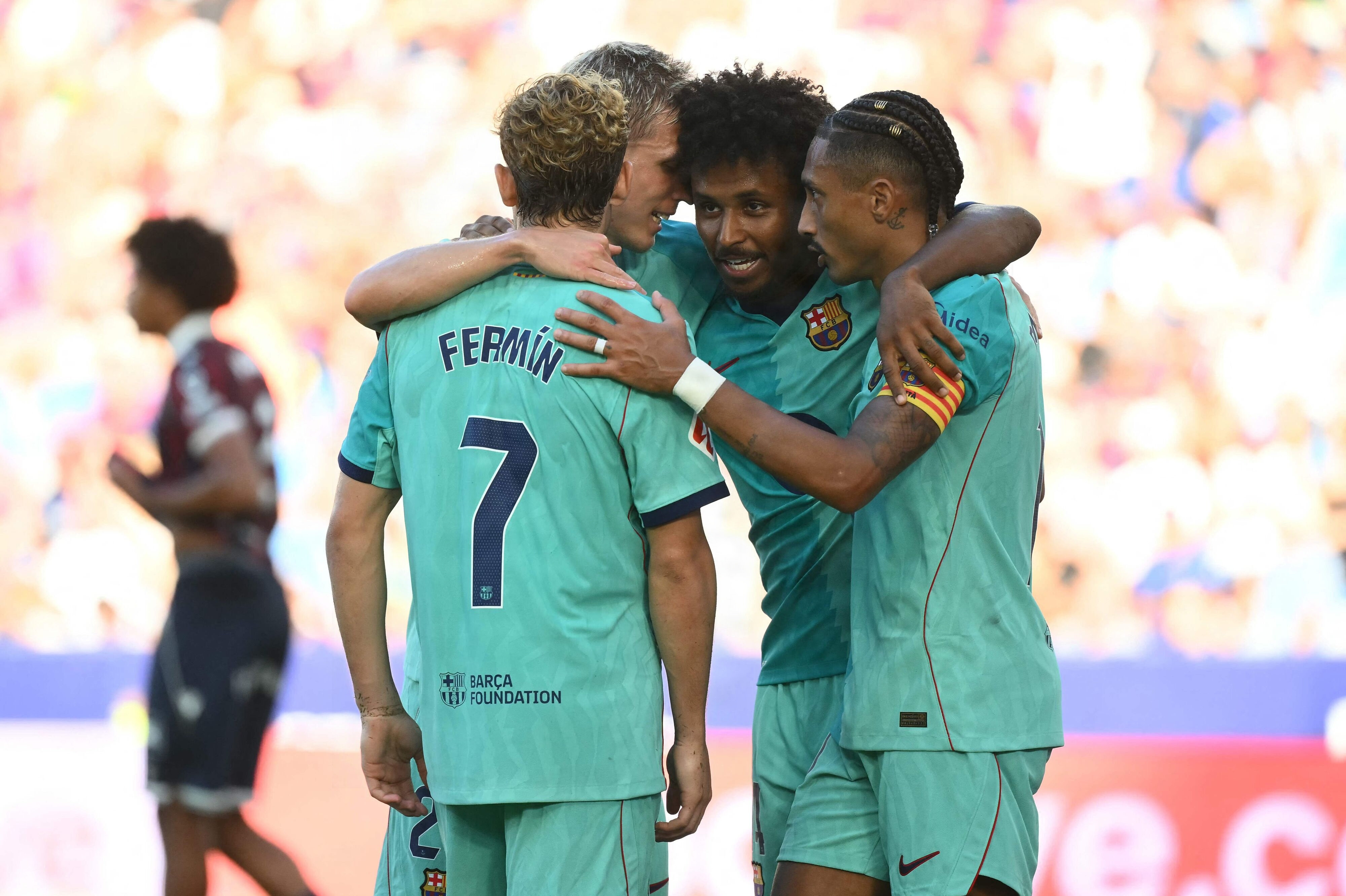 Karim Adeyemi scorede Barcelonas sidste mål i 4-2-sejren over Levante.