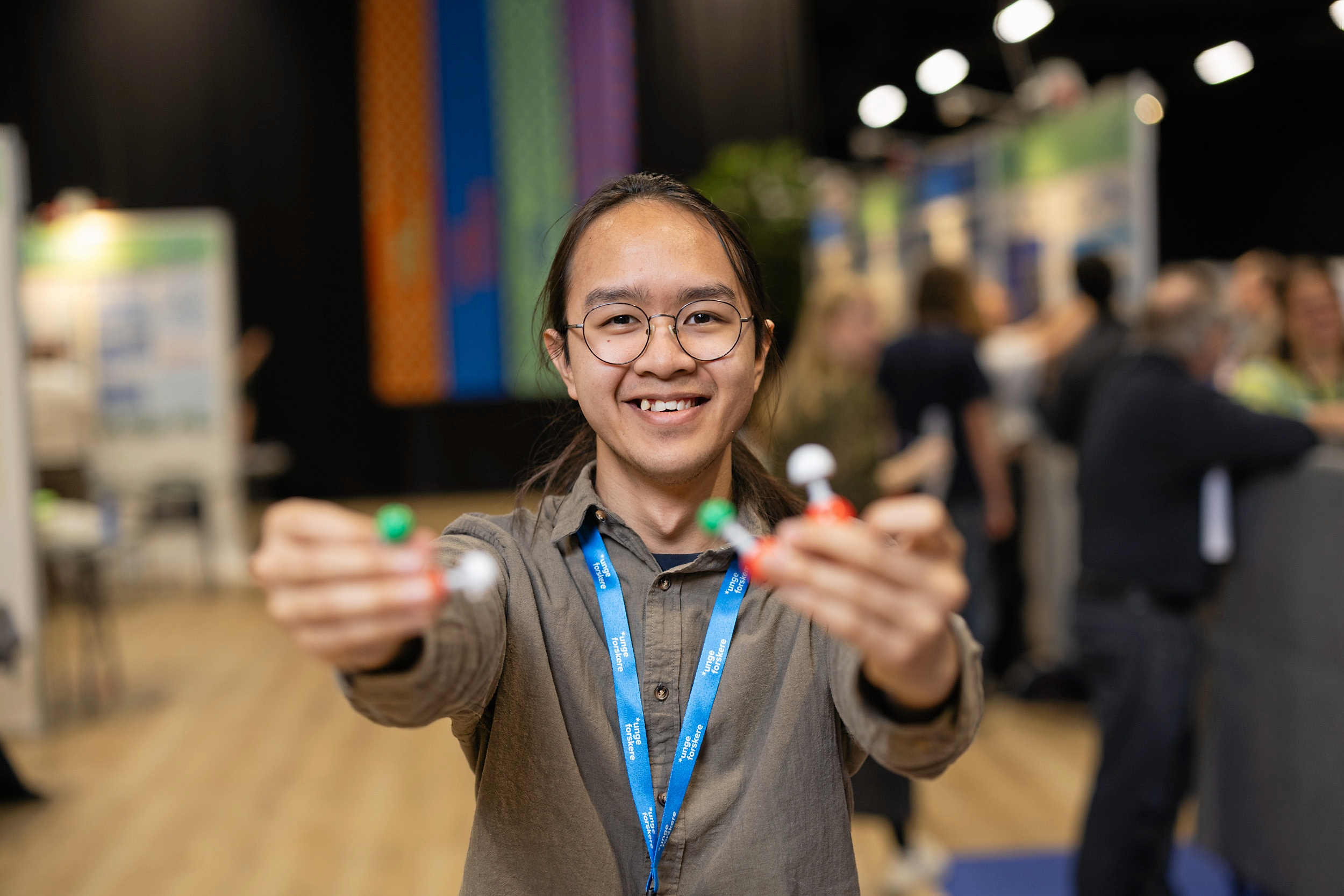 Linus stiller op med projektet ”BZ-reaktionen og matematiske modeller” i håbet om at vinde titlen.