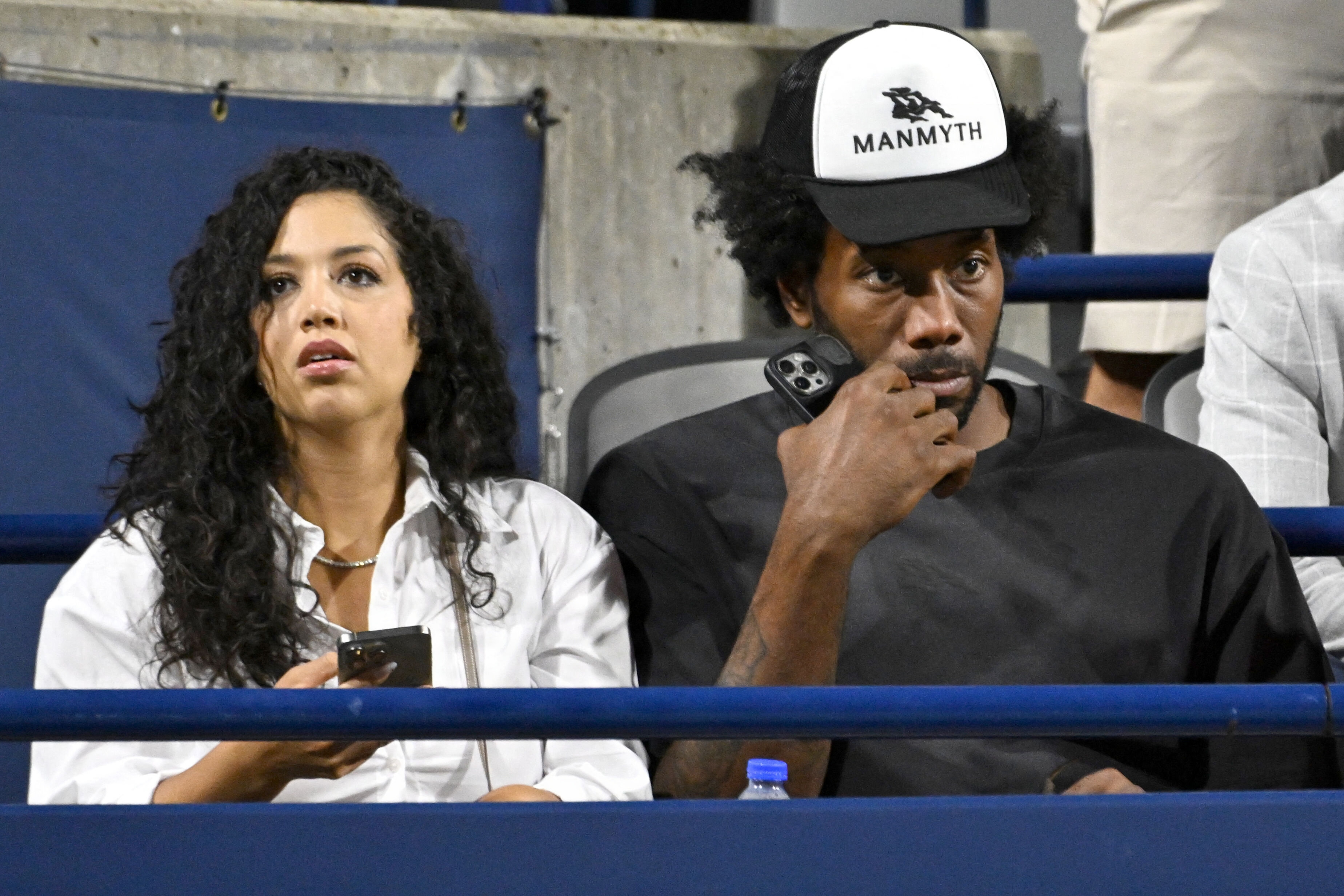 Los Angeles Clippers-spilleren Kawhi Leonard (til højre) var i august til stede ved en tenniskamp med sin partner, Kishele Shipley. (Arkivfoto).