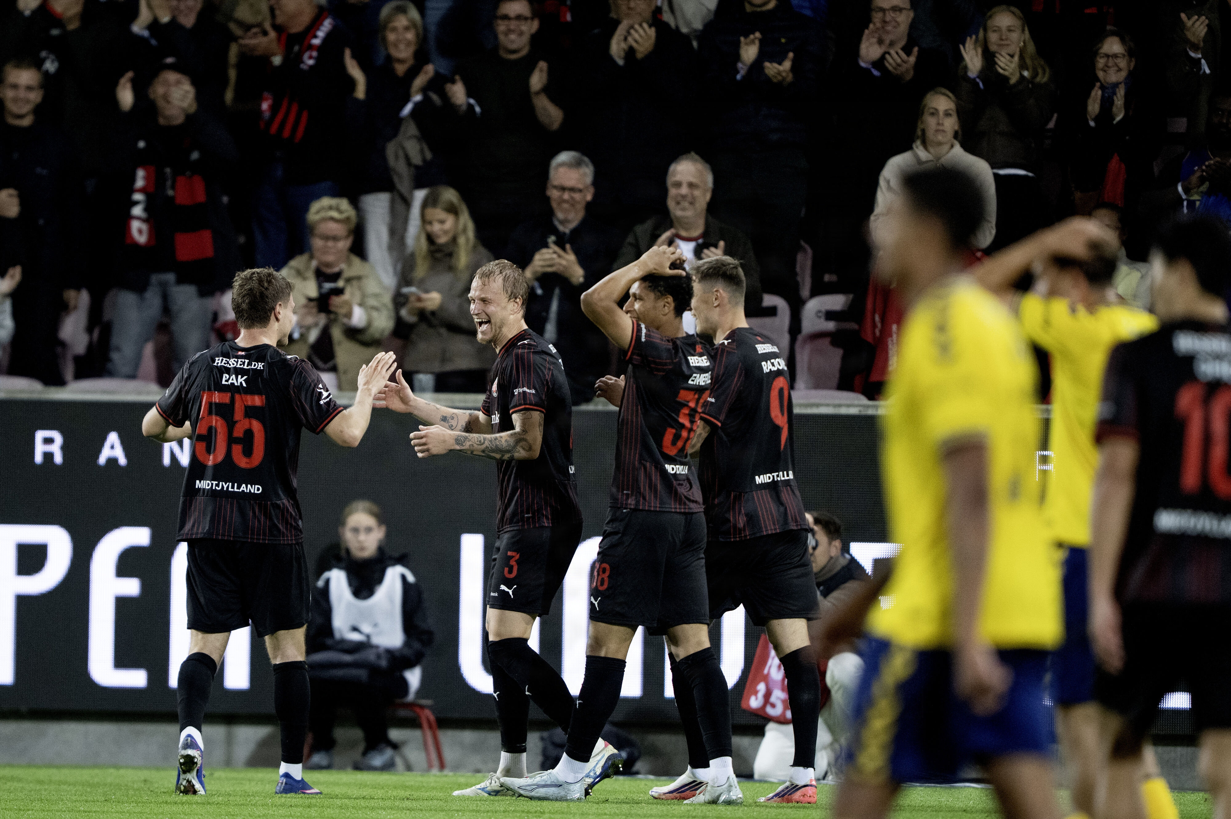 Magnus Jensen fejrer sin scoring i mandagens 4-1-sejr over Brøndby.