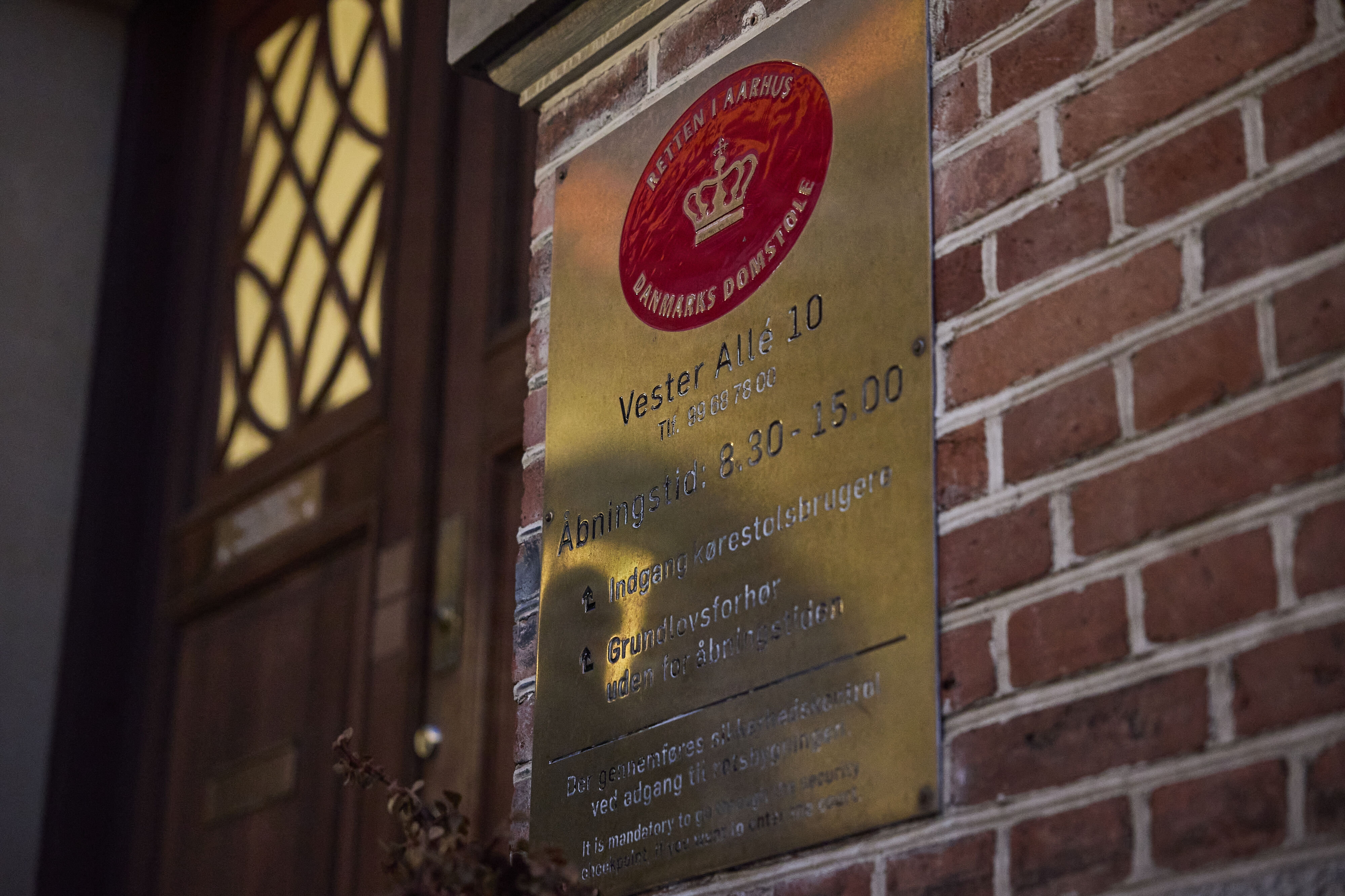 To 16-årige blev tirsdag fremstillet i grundlovsforhør ved Retten i Aarhus. De er sigtet for i forening med andre at stå bag et fatalt knivstikkeri i Tilst i maj. (Arkivfoto).