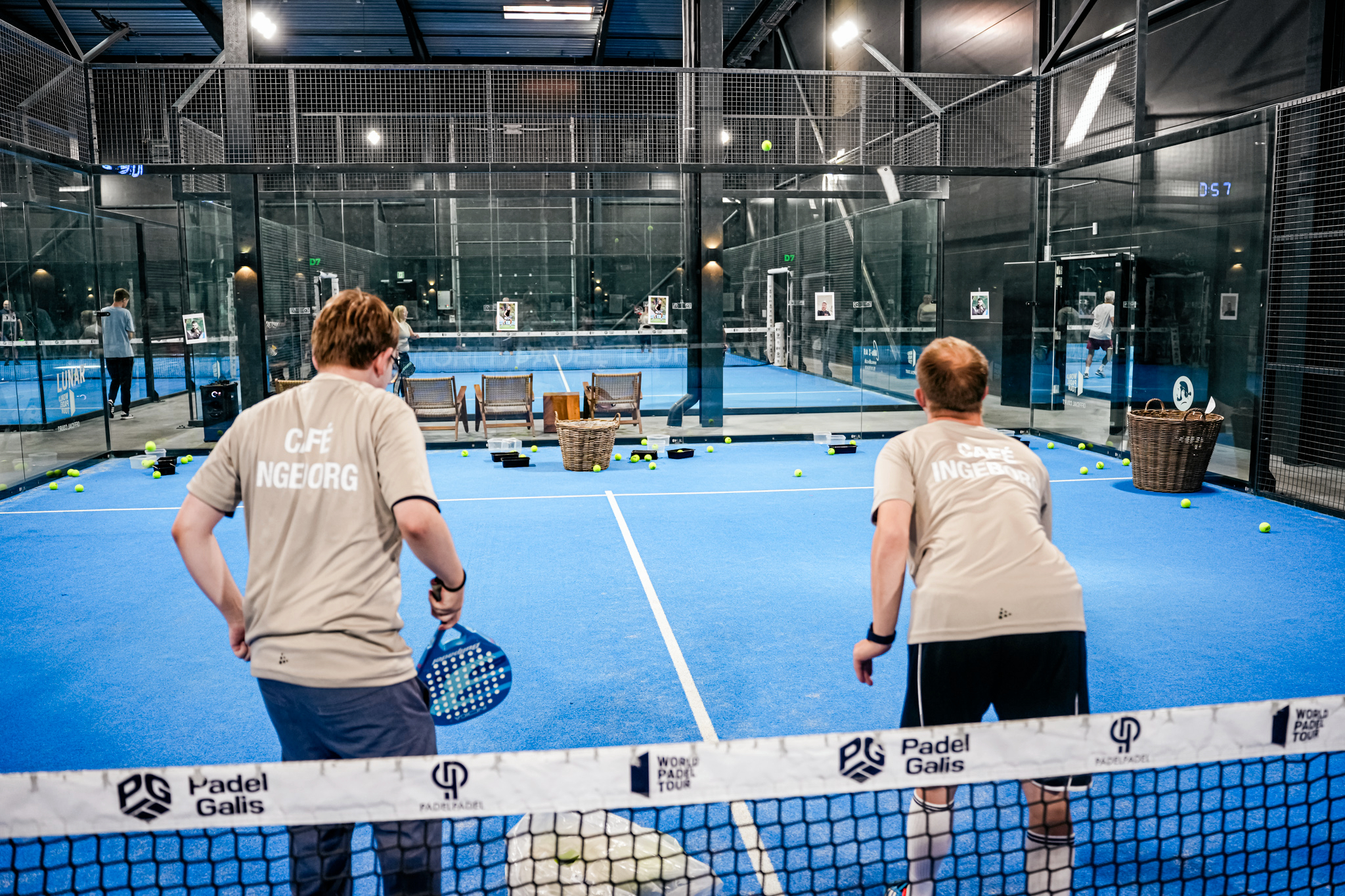 Flere var mødt frem, da Café Ingeborg indbød til en stor padel-event.