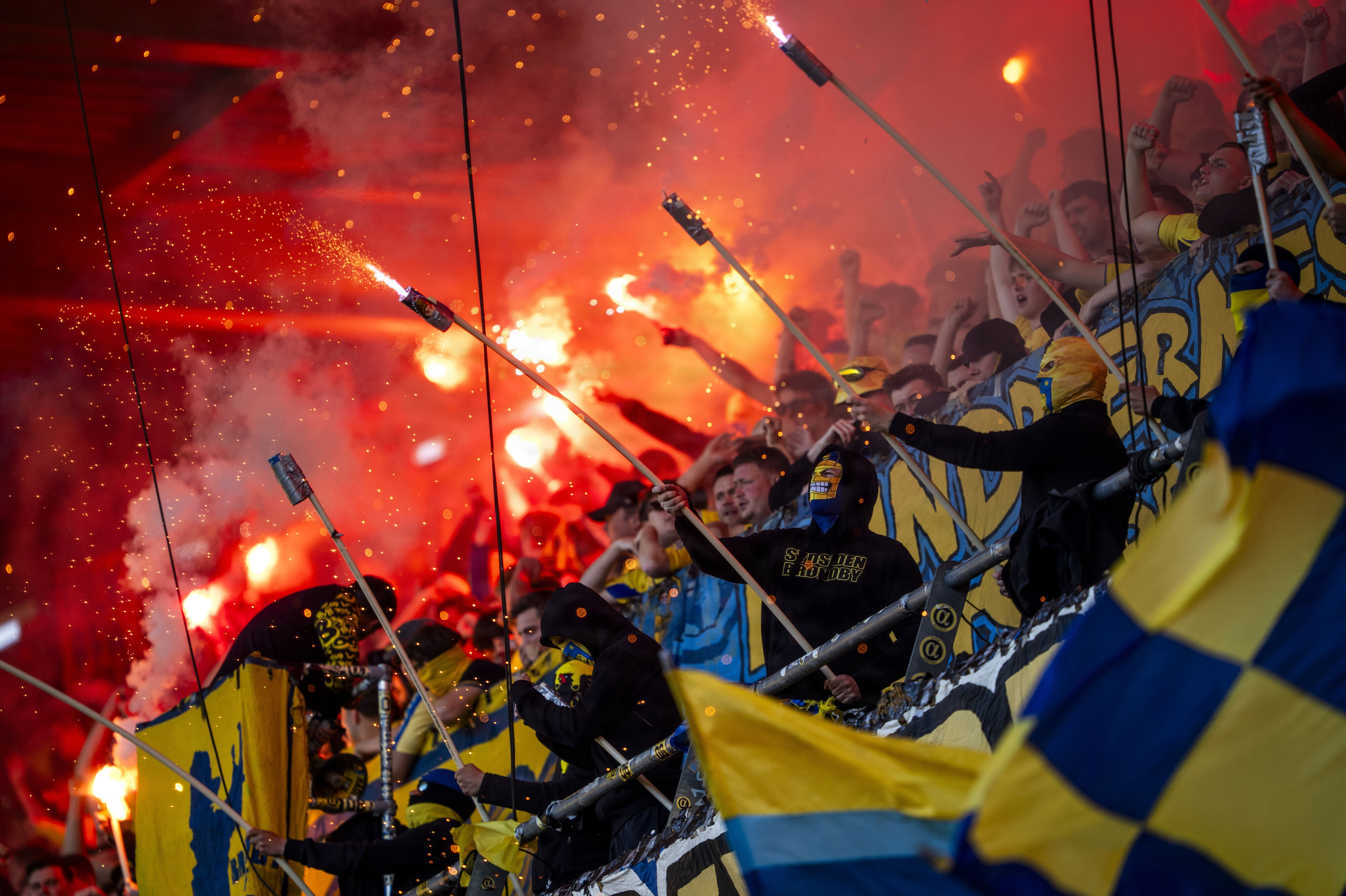 Brøndbyfans under en kamp mellem Brøndby IF og FC København på Brøndby Stadion den 21. maj 2026. Politiet har vurderet søndagens kamp som en højrisikokamp. (Arkivfoto).