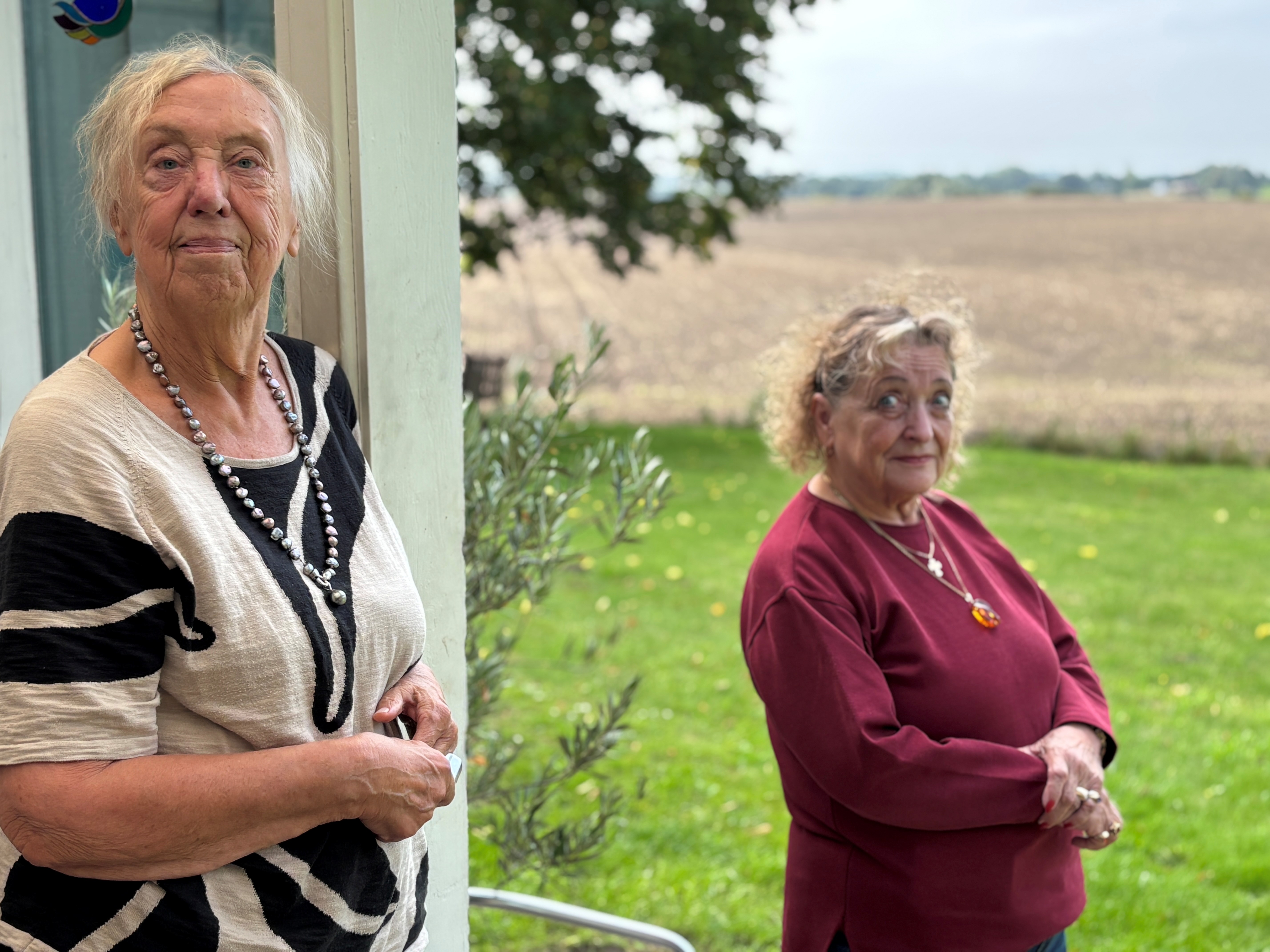 Ruth Søndergaard og Ingrid Baden frygter fremtiden, hvis et enormt datacenter bliver til virkelighed lige ved siden af, hvor de bor.