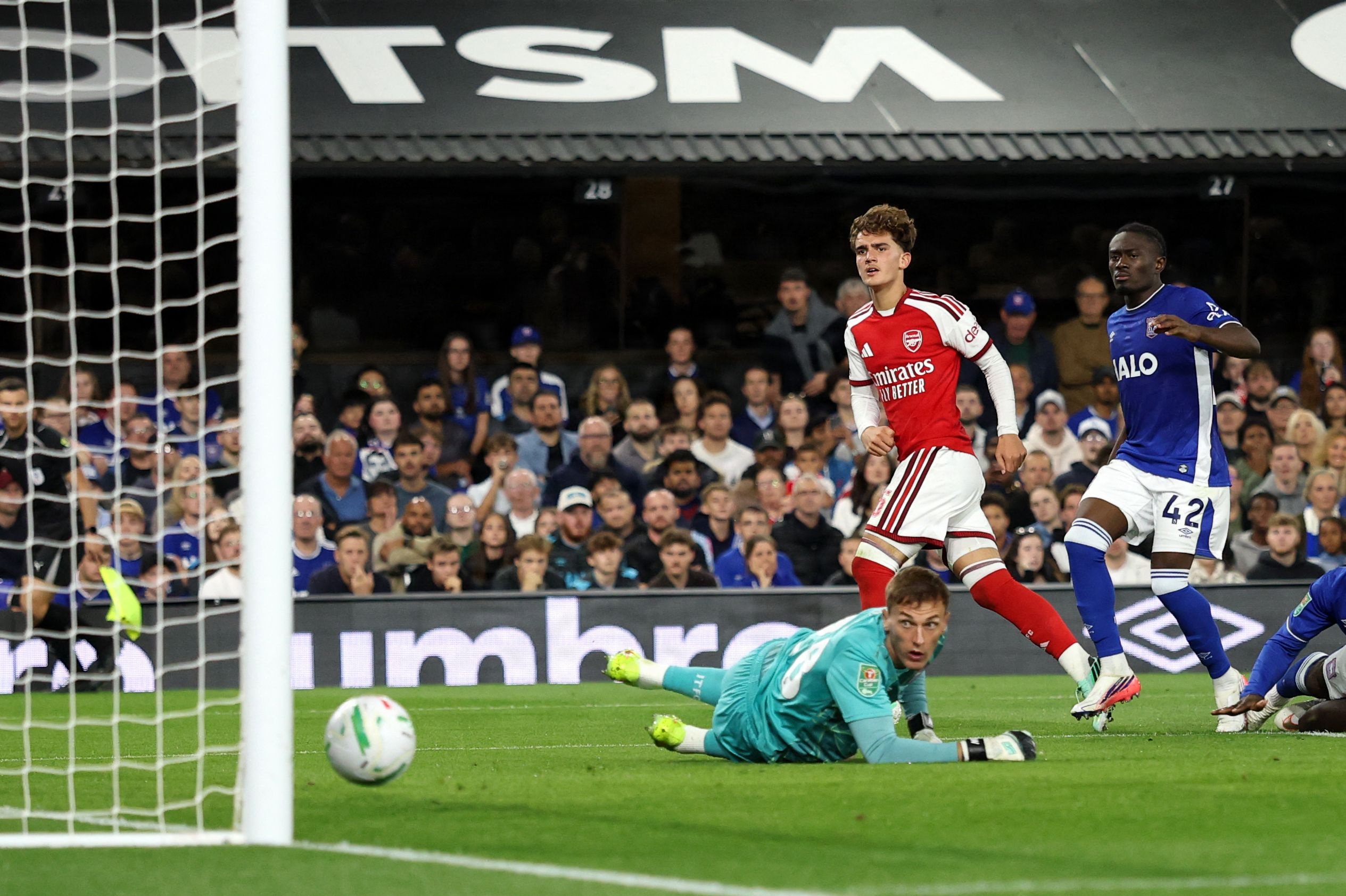 Max Dowman spillede sin første kamp i sæsonen for Arsenal og diskede op med to mål i sejren over Ipswich.