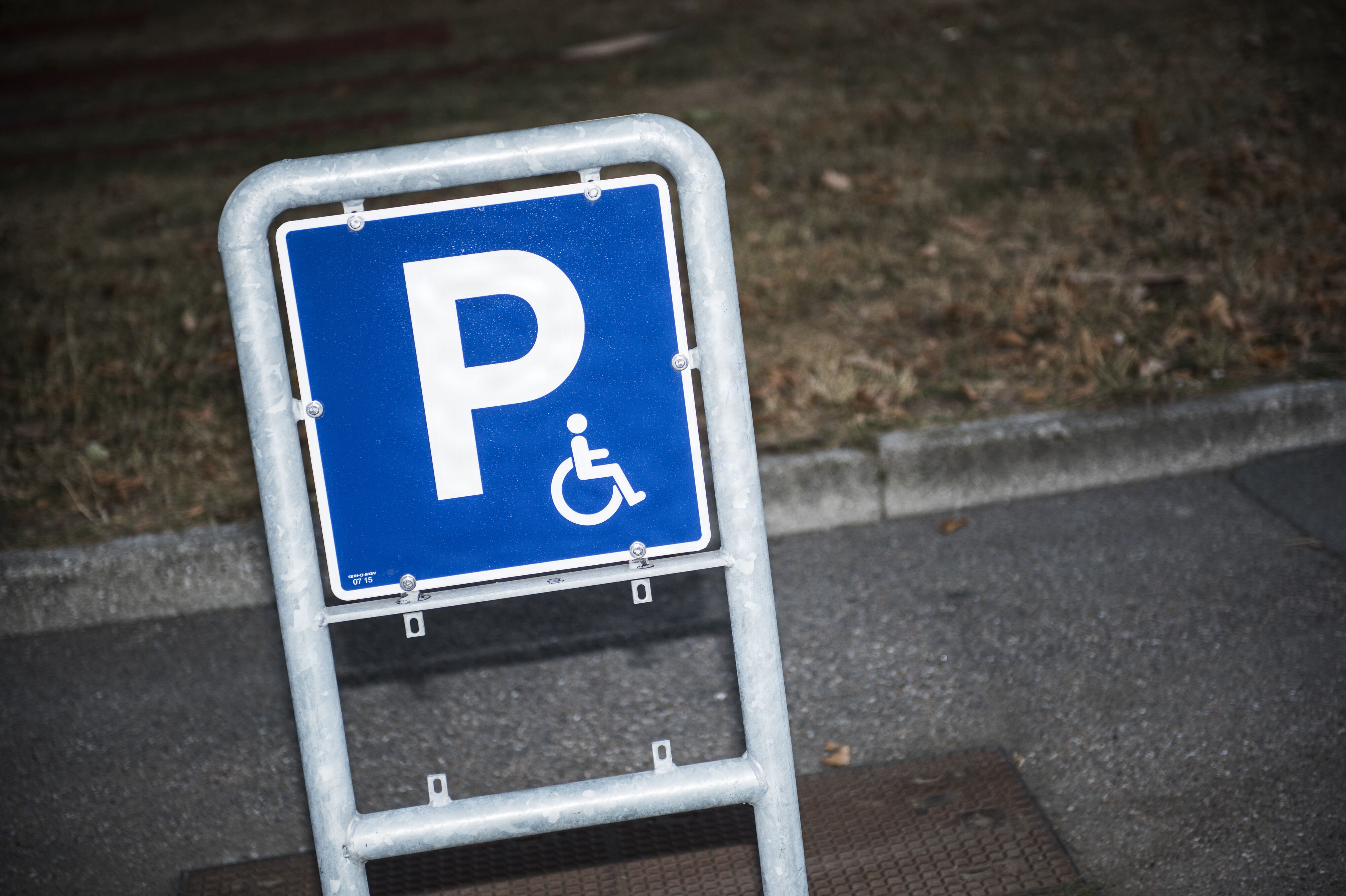 Der snydes for meget med handicapparkering, og det skal en ny app forhindre fremover. (Arkivfoto).