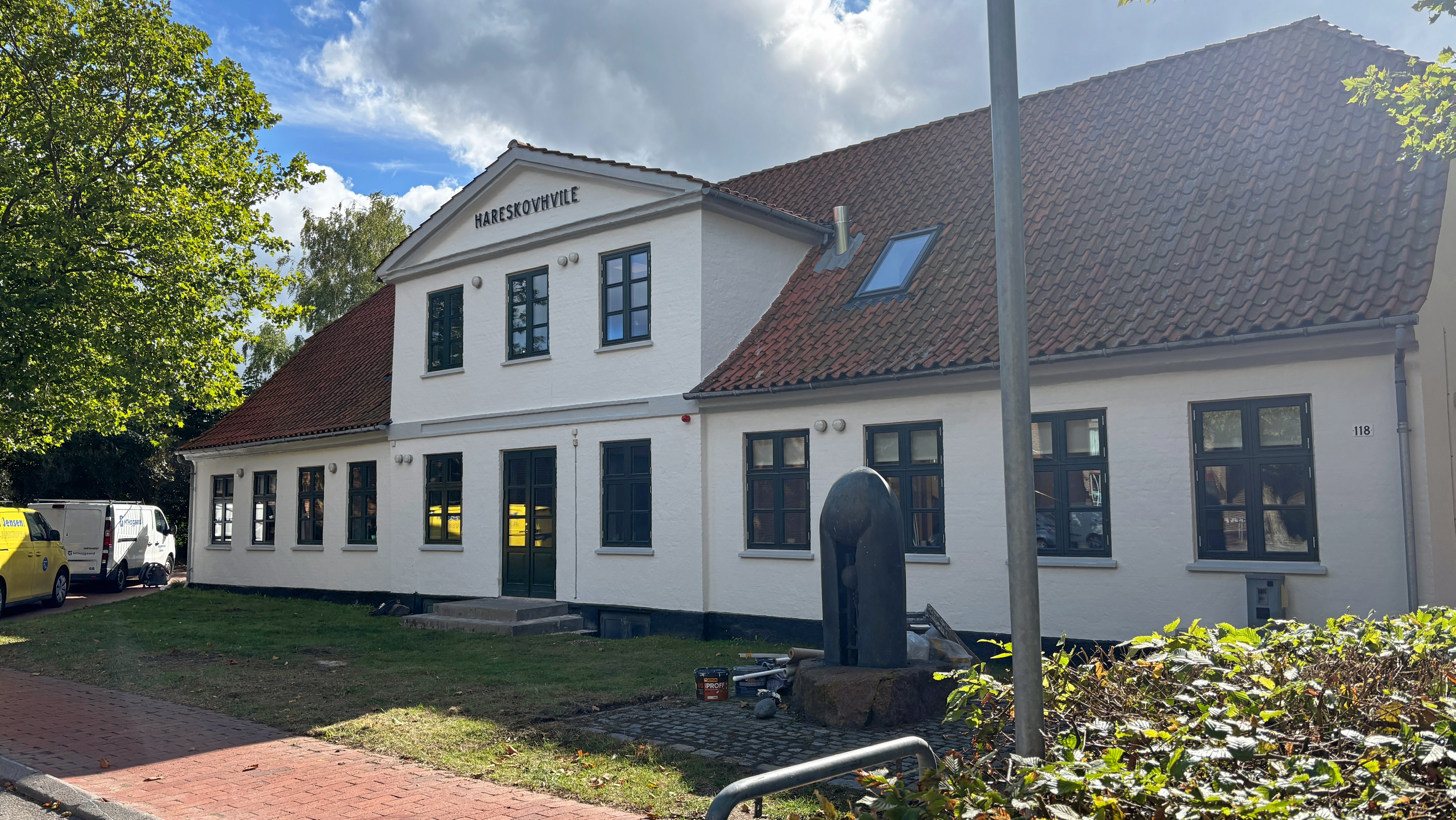 Hareskovhvile, der netop er genåbnet, skal være Jobcenter i dagtimerne. Og det er netop særligt beskæftigelsesområdet, som er et af de indsatsområder, politikerne forventer kan give kommunen store besparelser.