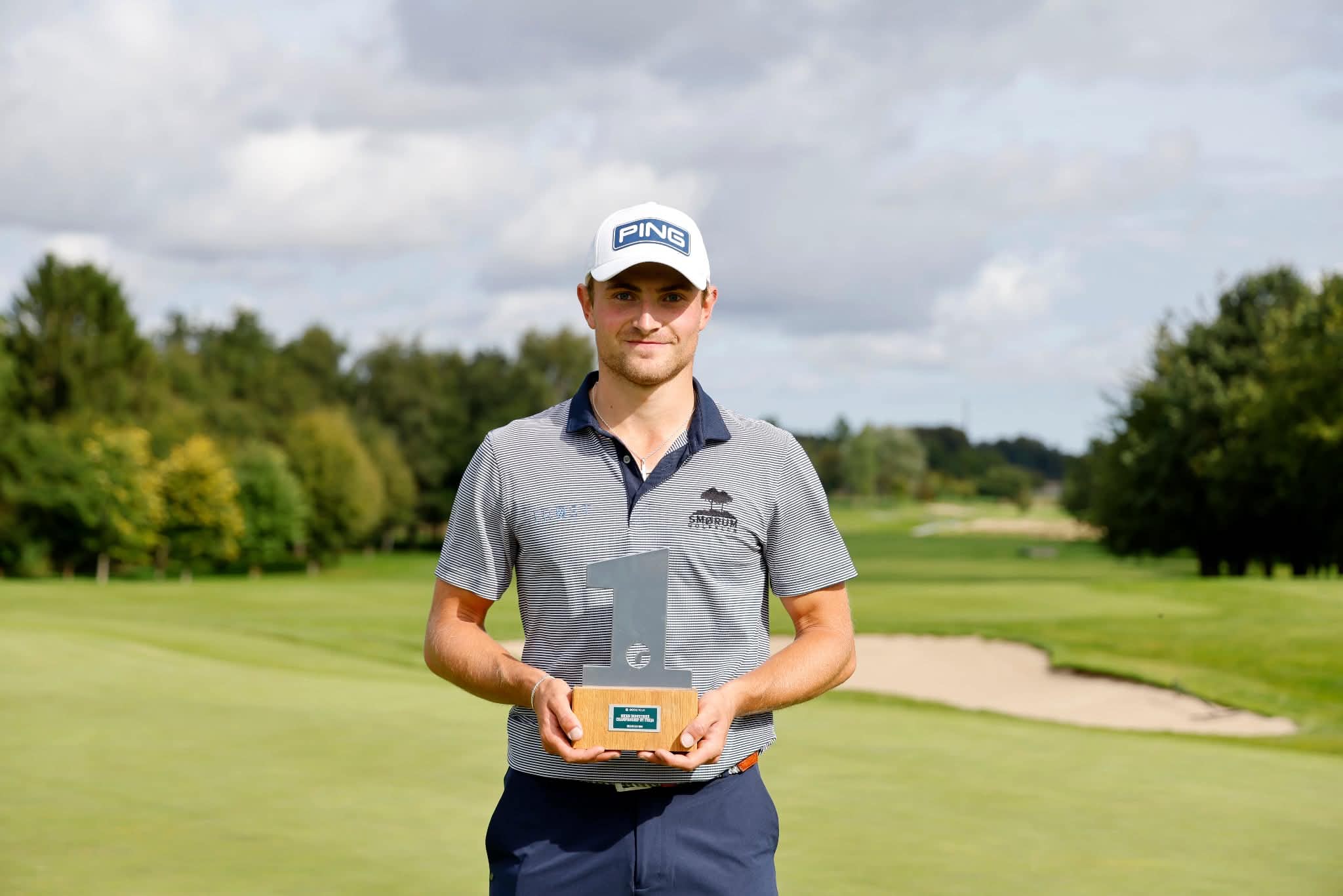 Det er to år siden det sidst er sket, at en dansk amatørgolfspiller har vundet en afdeling på den professionelle Ecco Tour. Men i weekenden strøg 21-årige Daniel Toft til tops foran 85 professionelle.