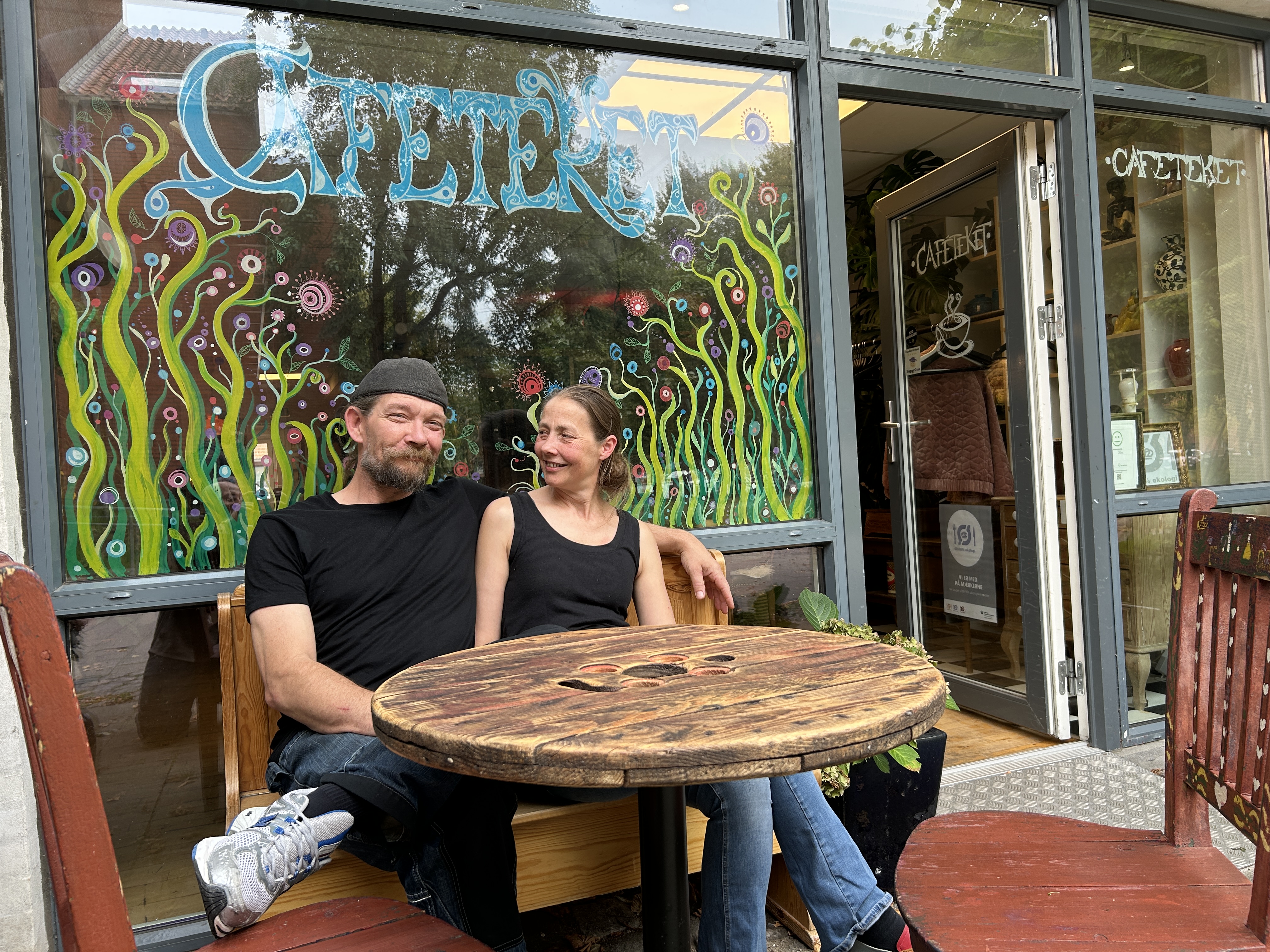 Ægteparret Melissa Rasmussen og Jacob Egeskov har valgt at lave nogle ændringer i måden, som de driver Caféteket på.