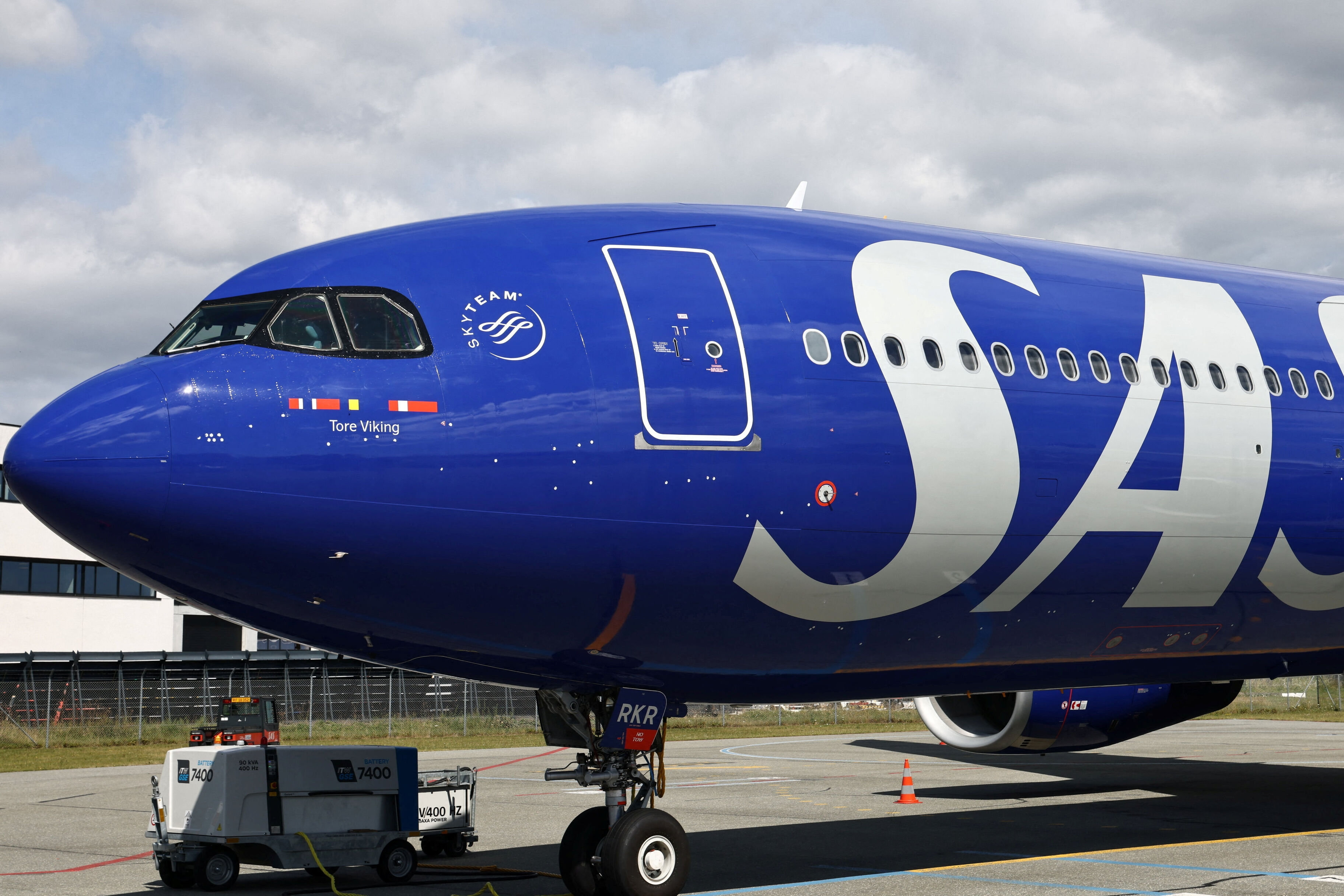 SAS har i anledning af selskabets 80-års jubilæum malet et Airbus-fly blåt. (Arkivfoto).