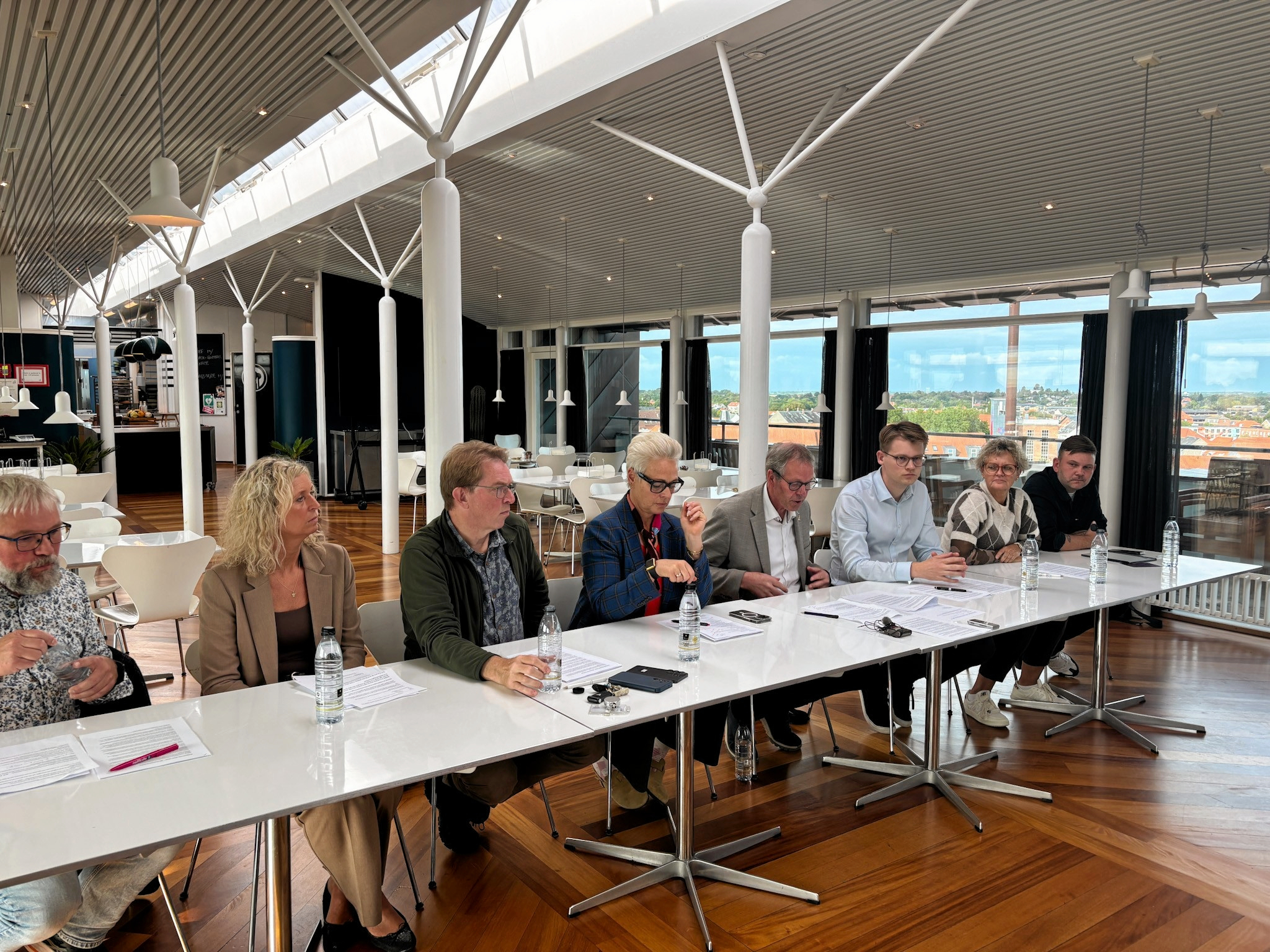 Torsdag formiddag præsenterede forligspartierne budgettet. Her kom det blandt andet frem, at tre dagtilbud lukker.