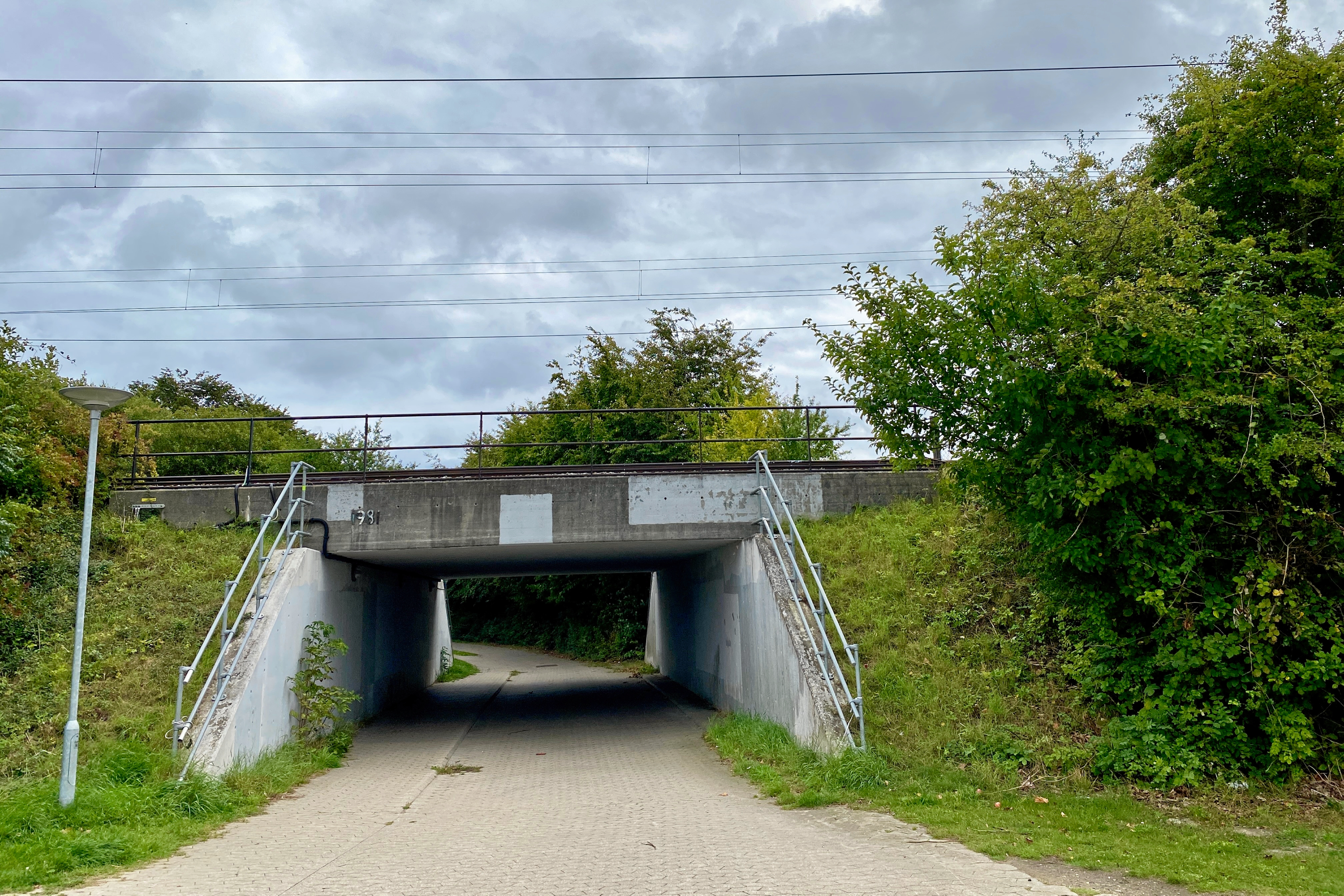 En 27-årig banearbejder blev dræbt 10. september 2024, da han blev ramt af et S-tog. Ulykken skete mellem Jersie Station og Solrød Strand Station ved broen over stien ved Solrød Idrætscenter.