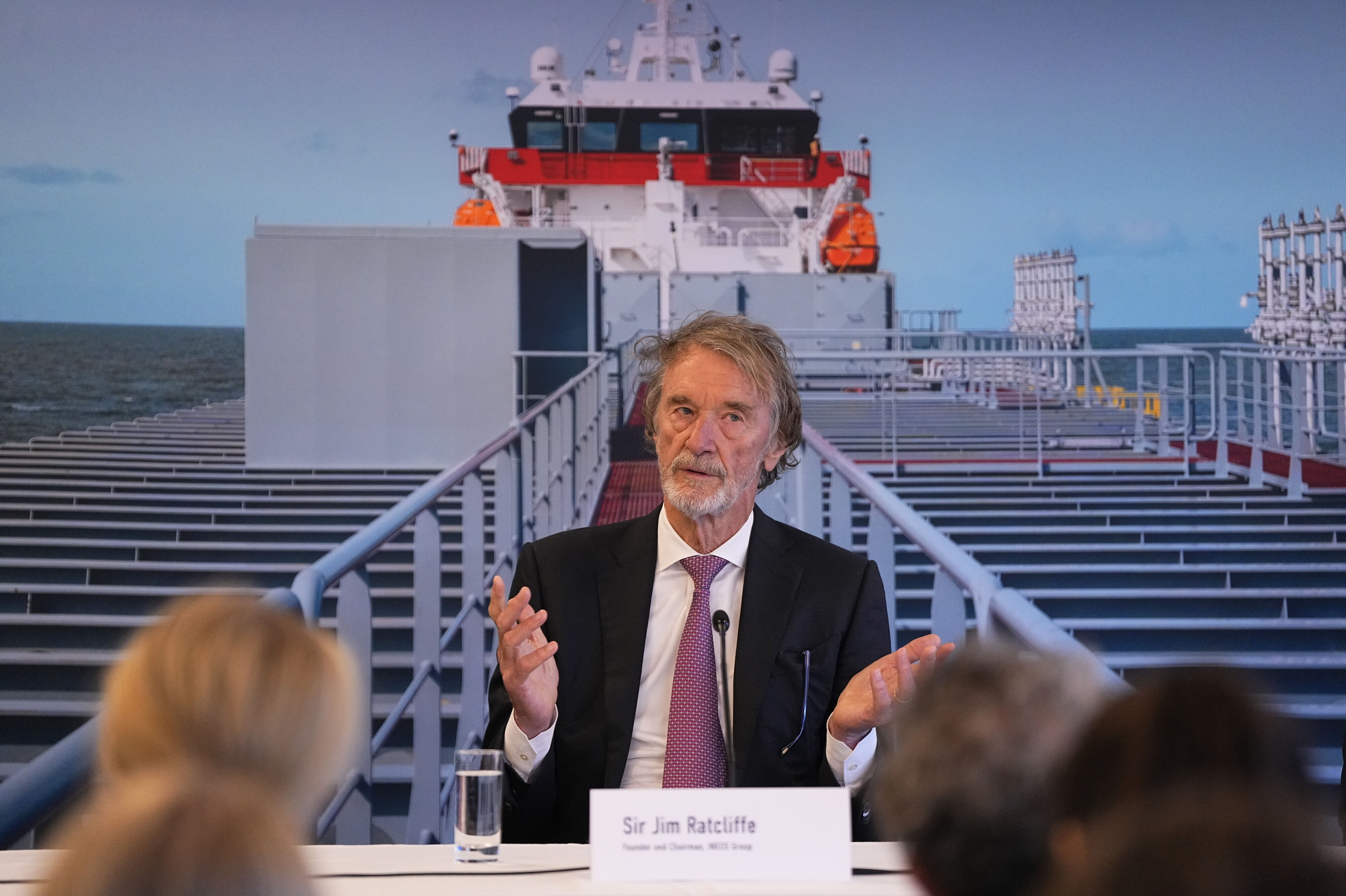 Bestyrelsesformand for Ineos Sir Jim Ratcliffe er fredag i Esbjerg til åbningen af det første projekt i EU med lagring af CO2.