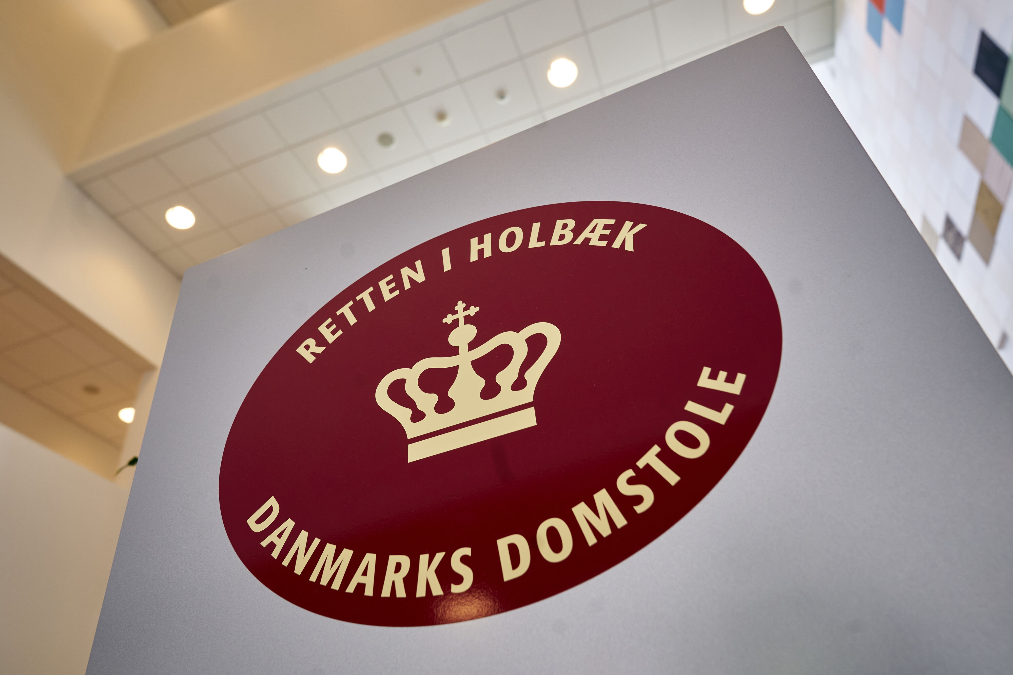 En 47-årig mand er fredag i Retten i Holbæk blevet dømt for blufærdighedskrænkelse og stalking mod en kvindelig kollega. (Arkivfoto).