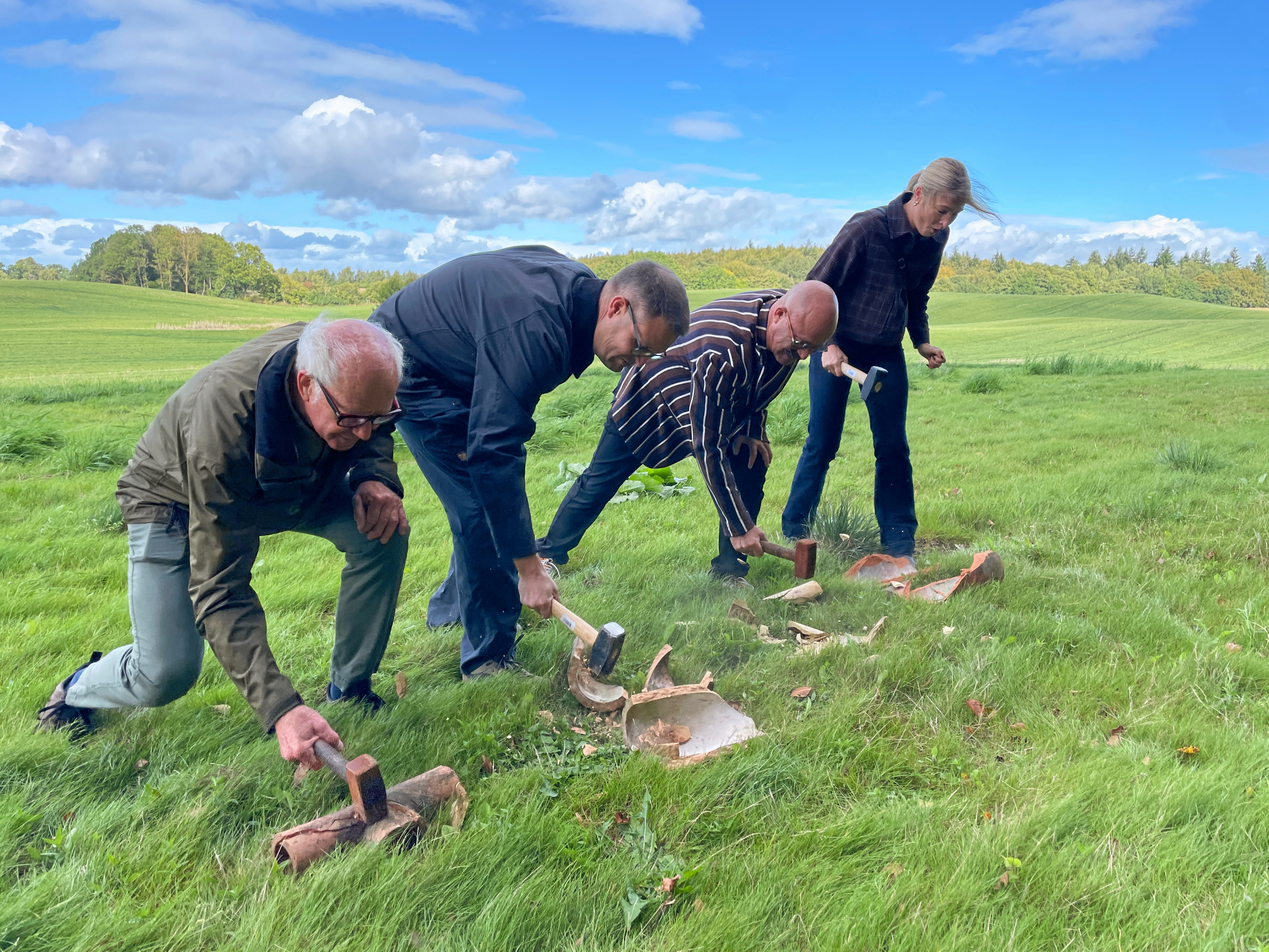 Fra venstre ses bestyrelsesformand i Den Danske Naturfond Bengt Holst, minister for natur og dyrevelfærd Christian Rabjerg Madsen, borgmester i Lejre Mikael Ralf Larsen og borgmester i Holbæk Christina K. Hansen.