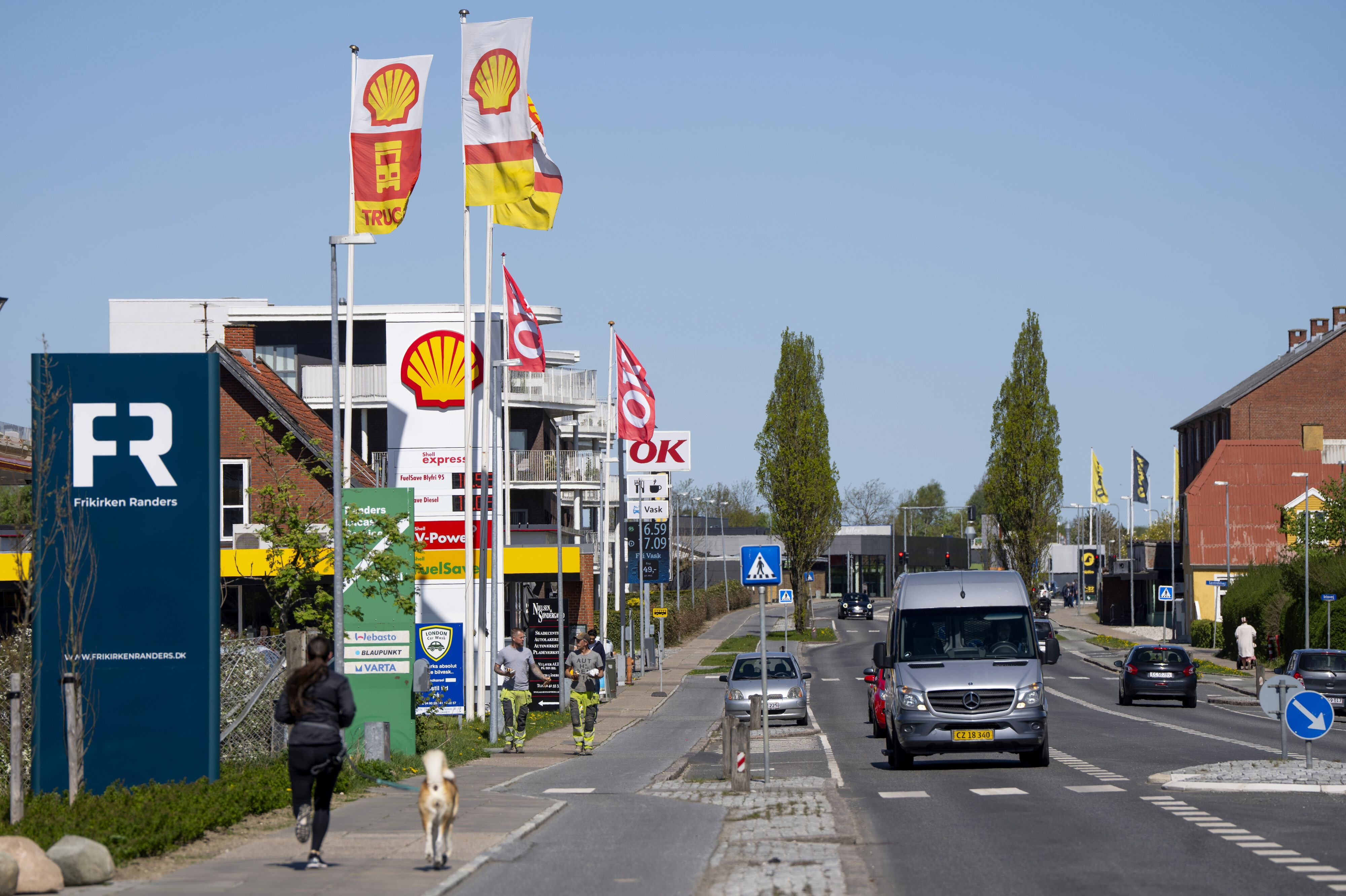 En liter benzin og diesel er aktuelt på et usædvanligt højt prisniveau. (Arkivfoto).