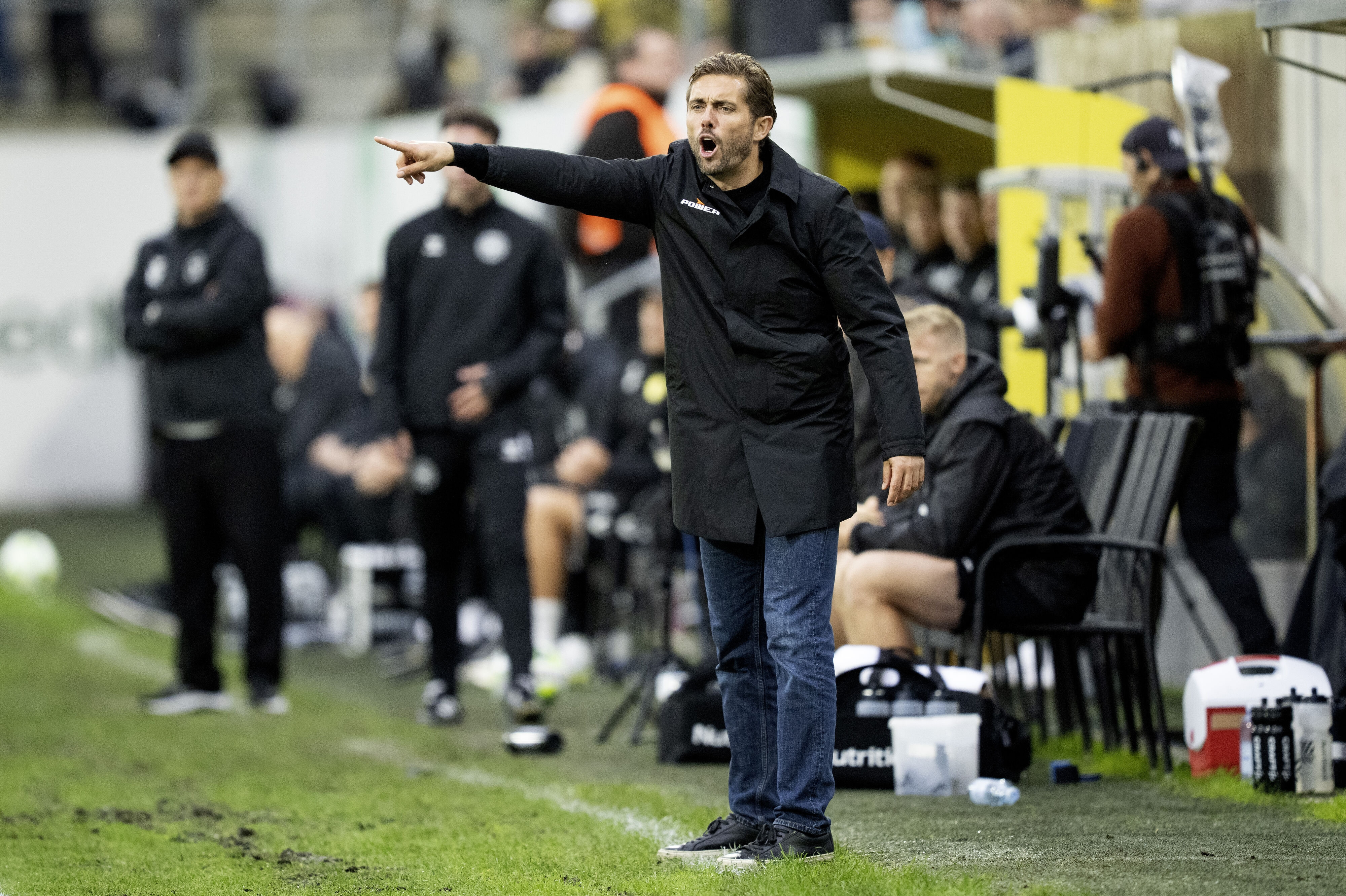 AGF's cheftræner, Jakob Poulsen, kalder det dumt, at holdet smed sejren mod AC Horsens i slutfasen.