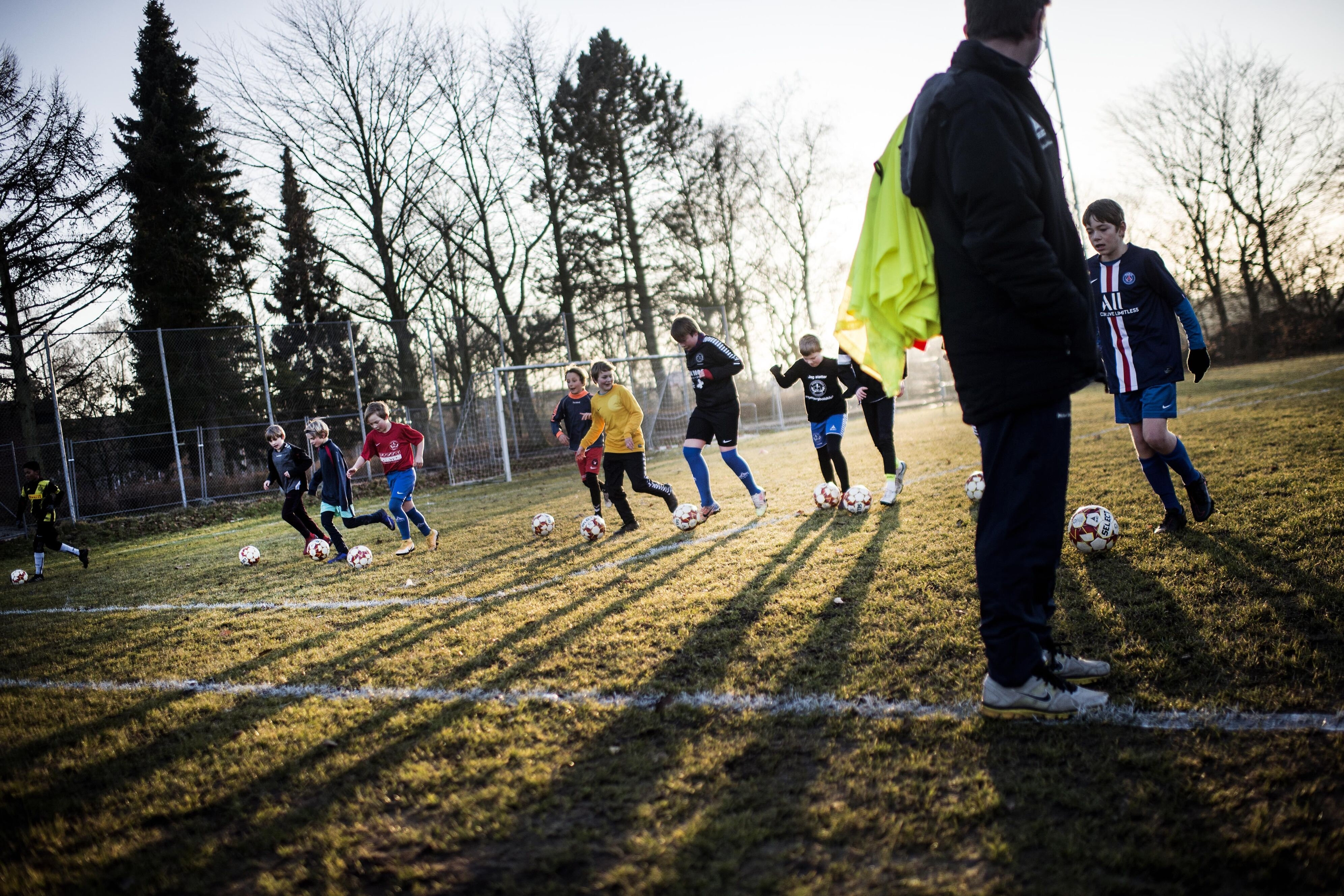 De mest populære fritidsaktiviteter blandt børn i 3. til 6. klasse omfatter blandt andet fodbold, gymnastik, svømning, dans og musikundervisning. (Arkivfoto).