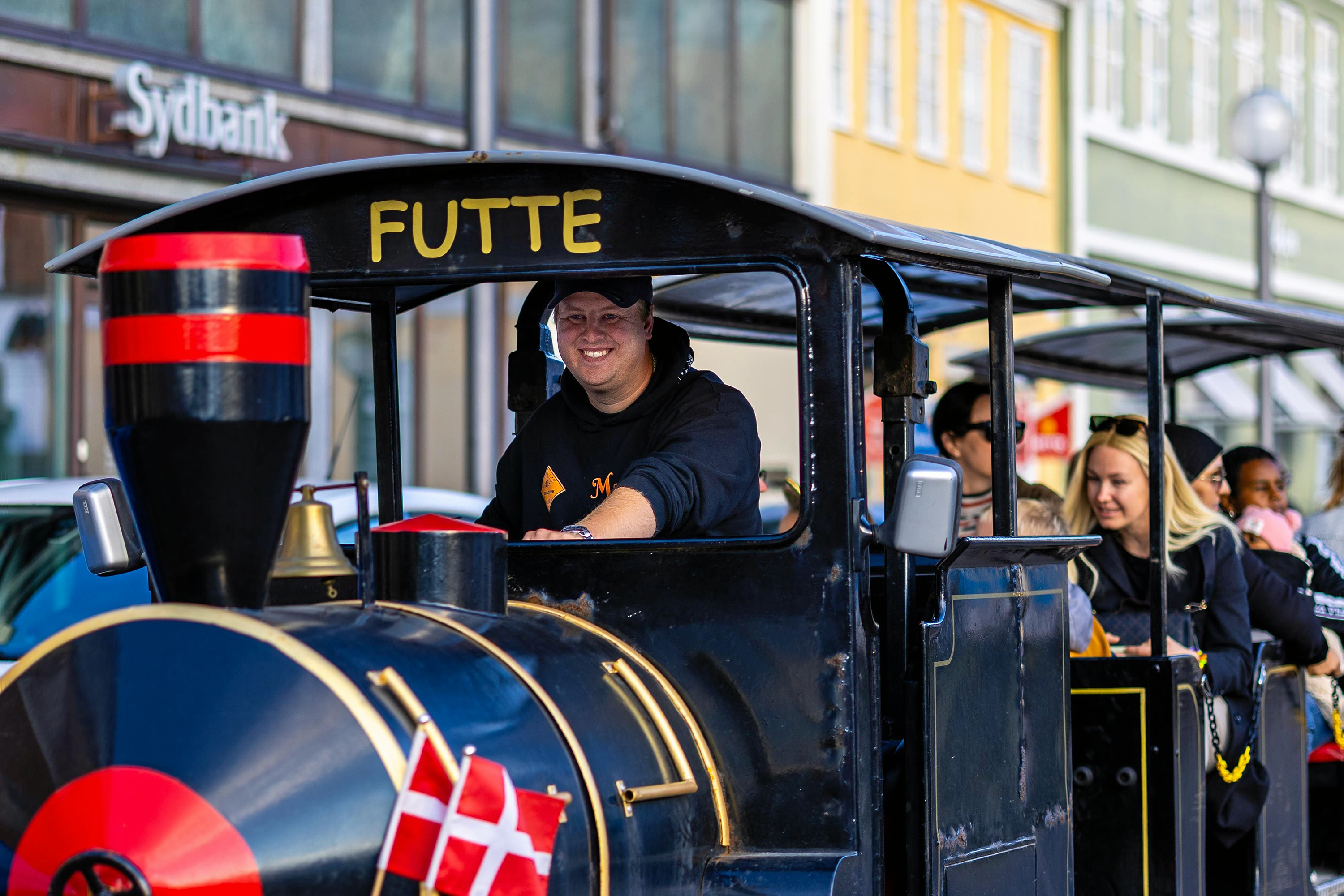 Der bliver mulighed for at tage en tur gennem byen med fødselsdagstoget Futte.