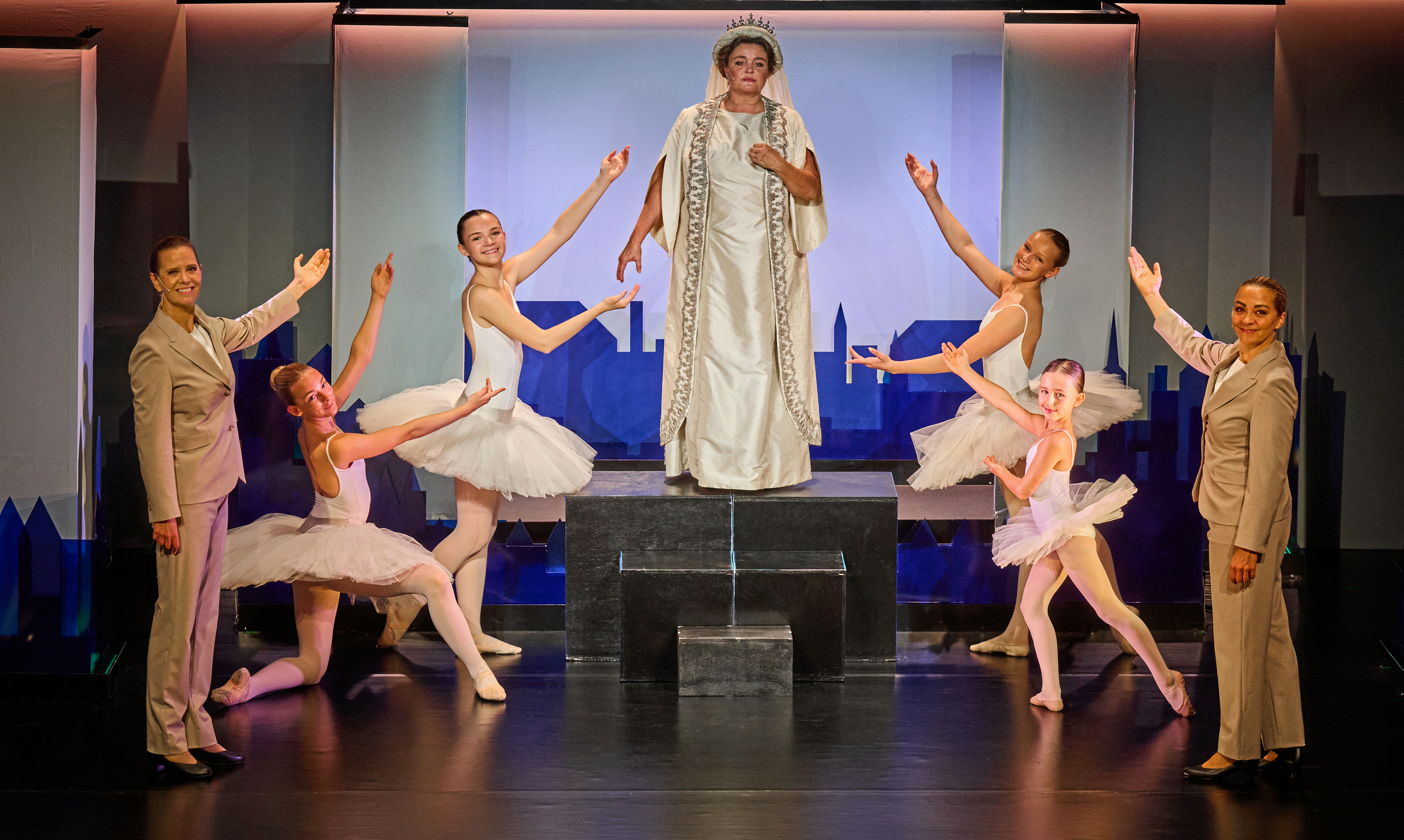 4. oktober kan du se en helt ny dansk musical på Slagelse teater, der hedder ’Kender du hende?’.
