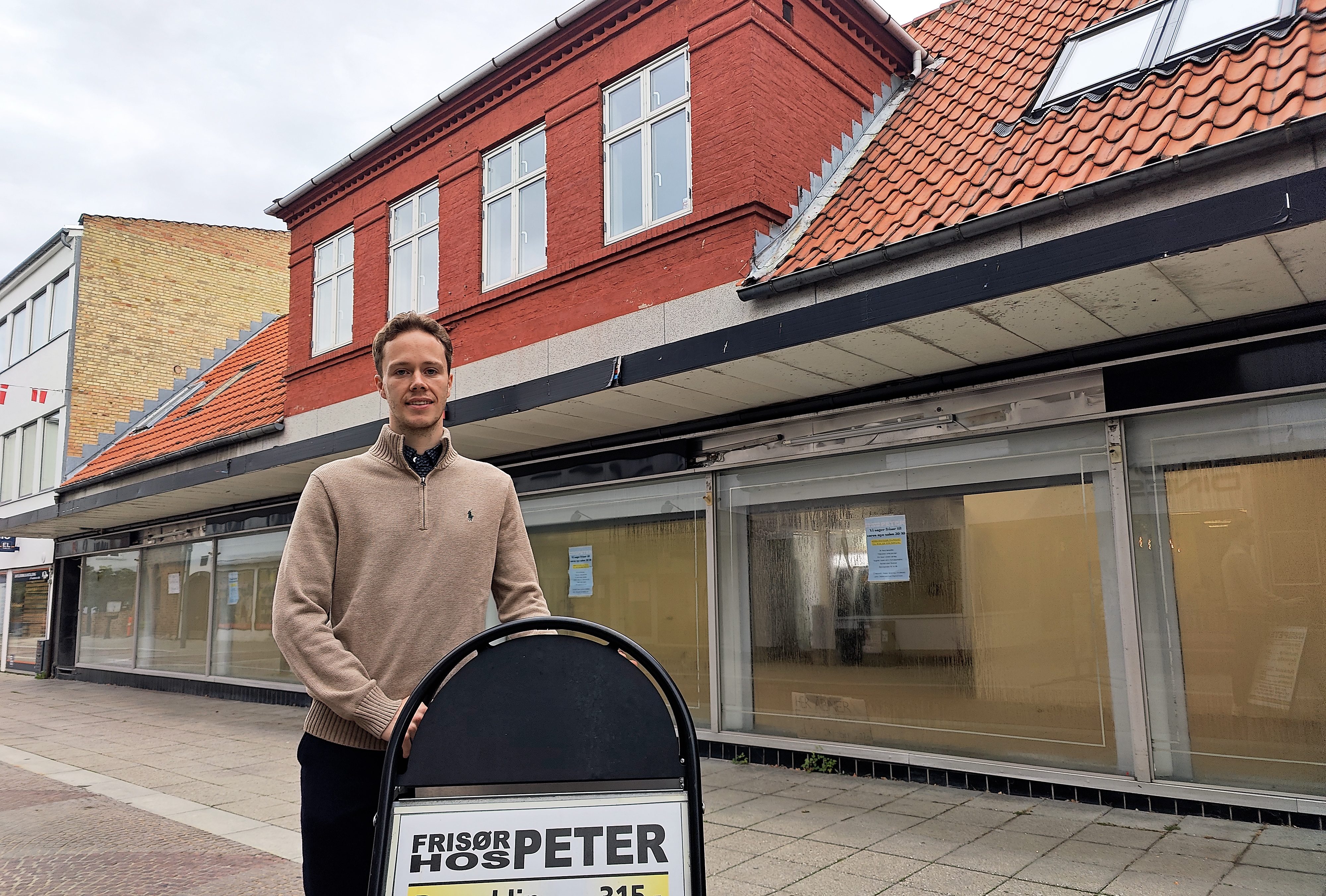 Jeppe Spottog har stået for investeringen af den store ejendom i Ringstedgade. Her bliver der også plads til to lejligheder med indgang fra baggården. Facaden bliver shinet op og den røde farve på murværket får en silkehvid nuance.