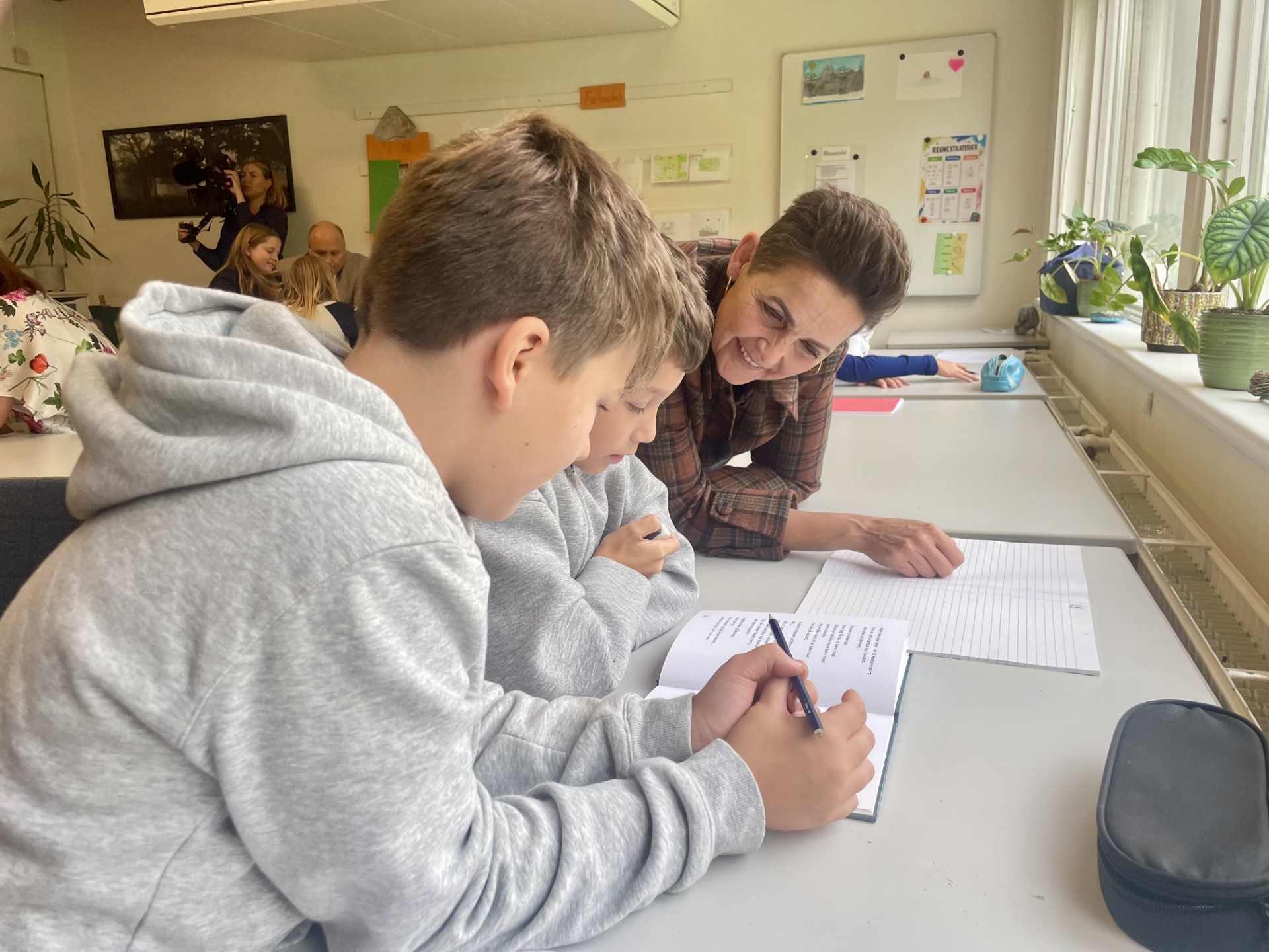 Økonomi- og indenrigsminister Pia Olsen Dyhr (SF) besøgte Holmegaardskolen afdeling Toksværd under præsentationen af redningspakken til lukningstruede landsbyskoler.