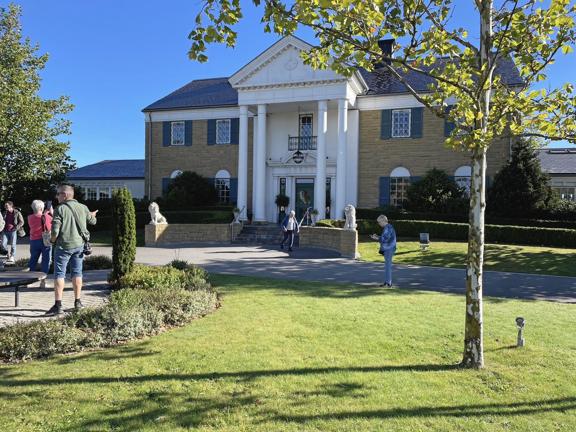 Er Elvis mon hjemme? Turen gik blandt andet til Memphis Mansion i Randers.