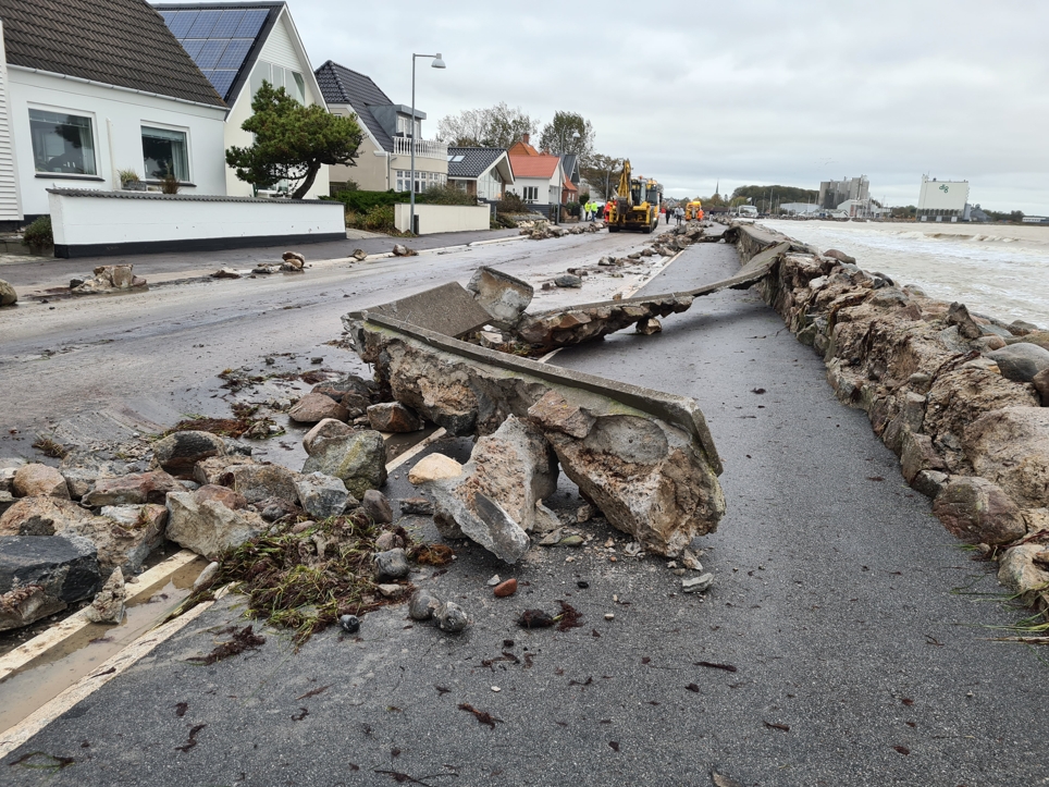 Det gik voldsomt for sig, da stormfloden gik i land i Faxe Ladeplads i oktober 2023.