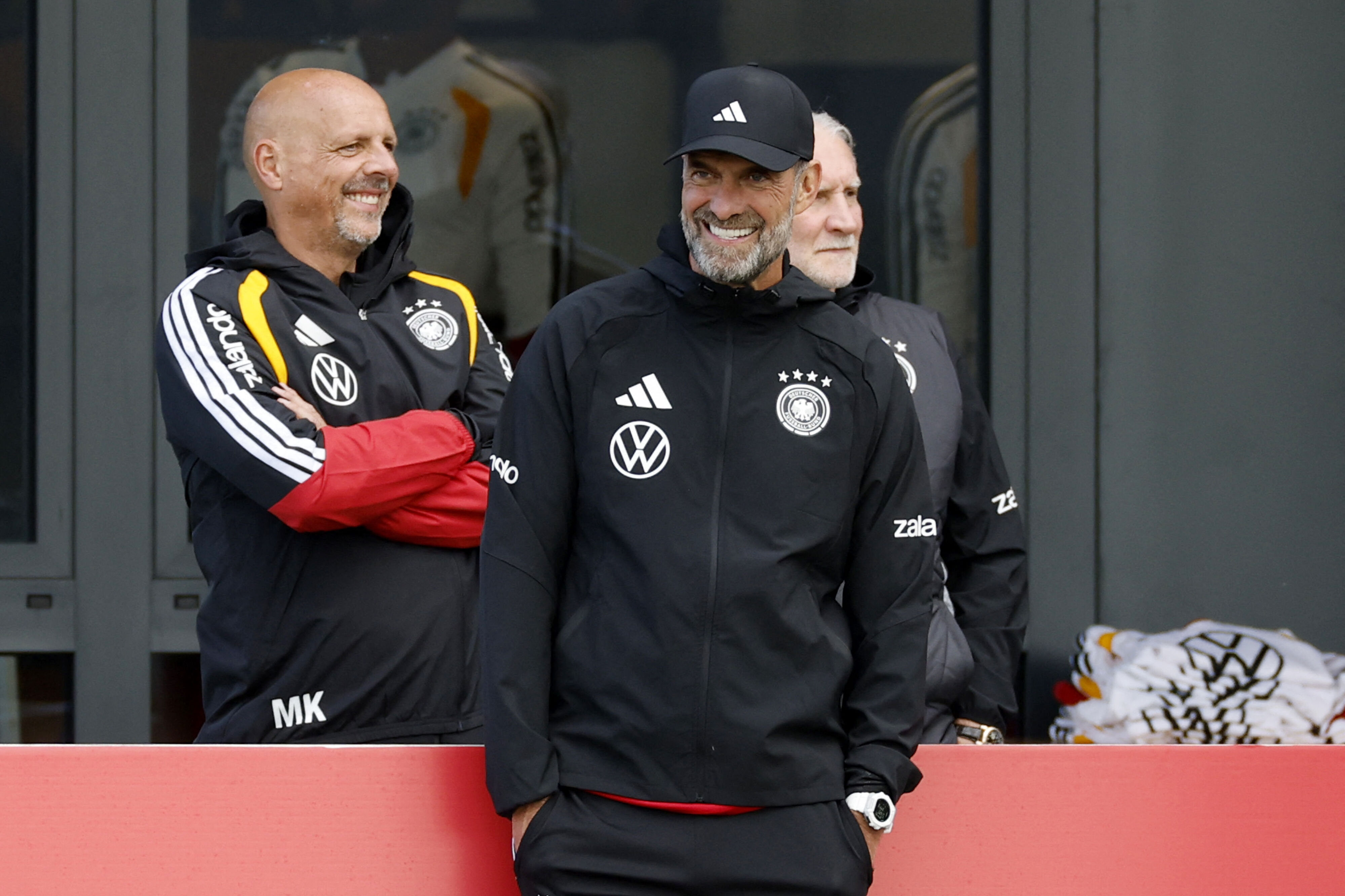 Der er smil på læben hos Tysklands debuterende landstræner, Jürgen Klopp, få dage inden den første kamp i Nations League ude mod Holland.