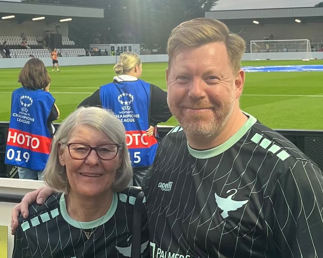 Jesper Housgaard og hans mor Susanne Petersen var få minutter fra at opleve et mirakel i london. Men så skete det, der bare ikke måtte ske.