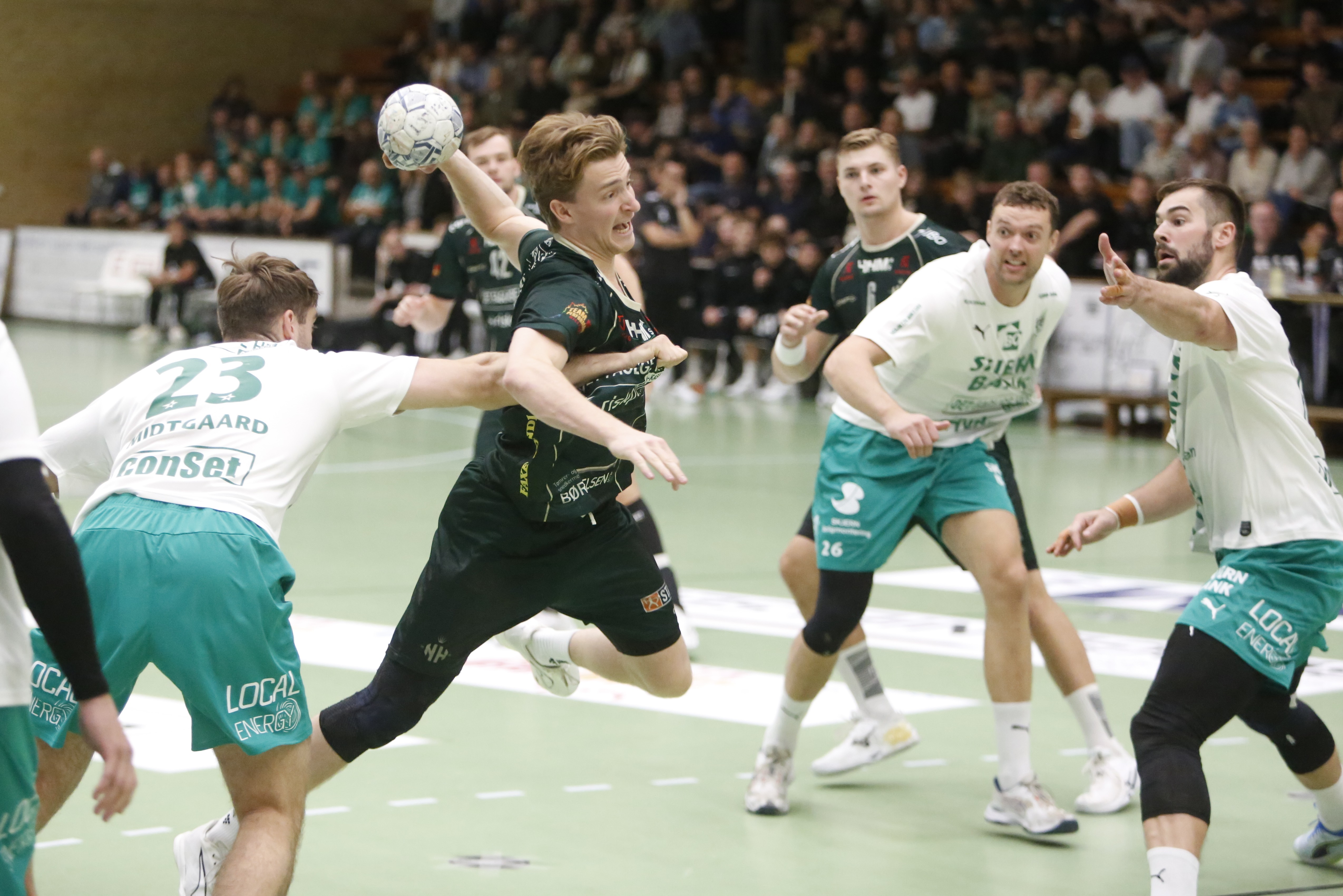 Nikolaj Larsson spillede en fremragende kamp og scorede ni mål.