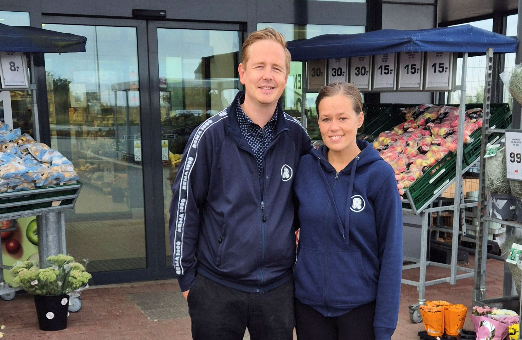 Købmand Kasper Fagerberg og hans hustru Maria Fagerberg driver butikken i fællesskab.