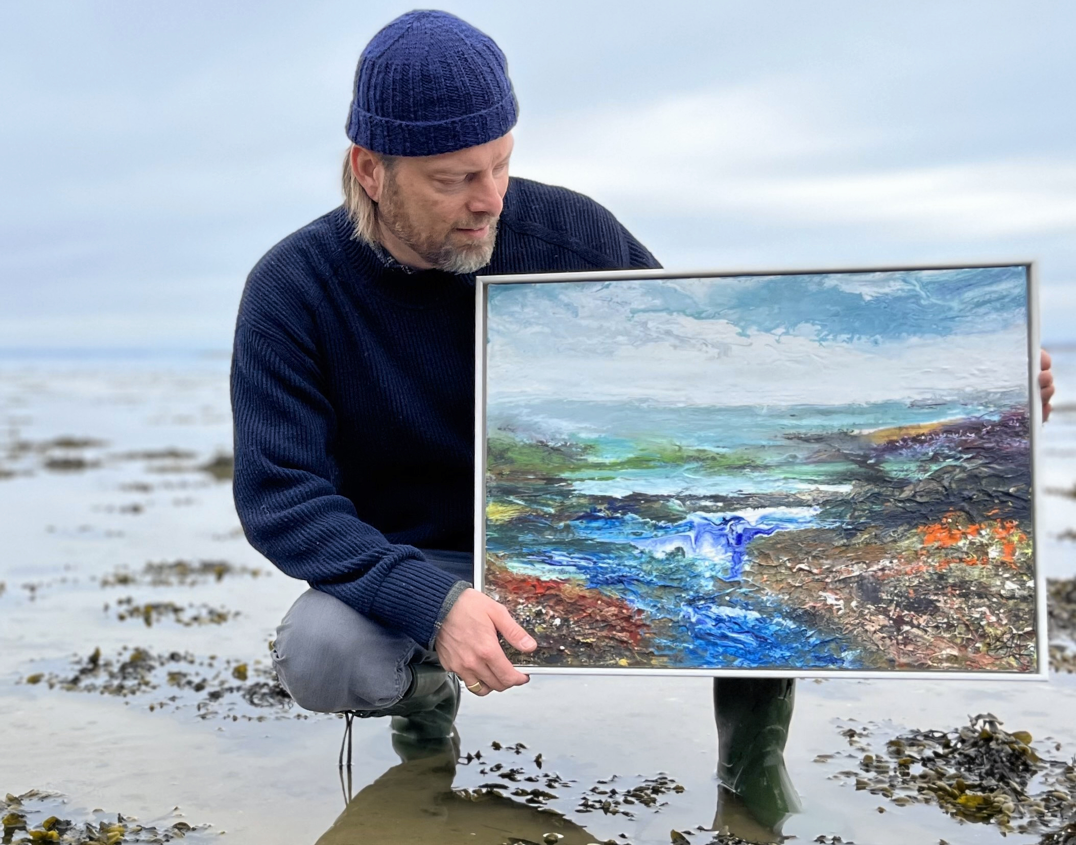 Billedkunstner Simon Aaen besøger Slotskirkens Hus for at samtale med Carsten Dahl.