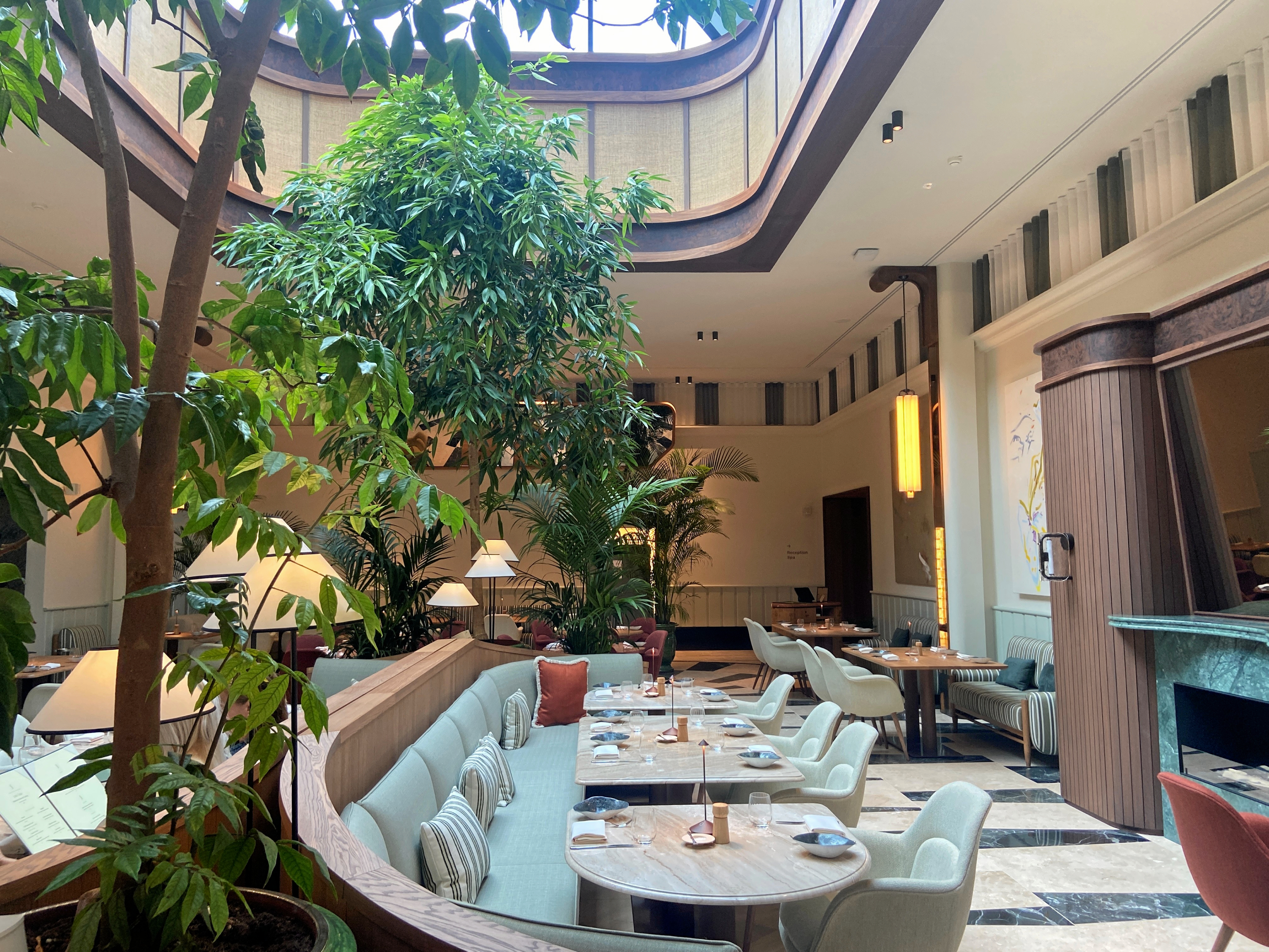 Restauranten i Cori Hornbæk Hotel har plads til 55 spisende gæster.
