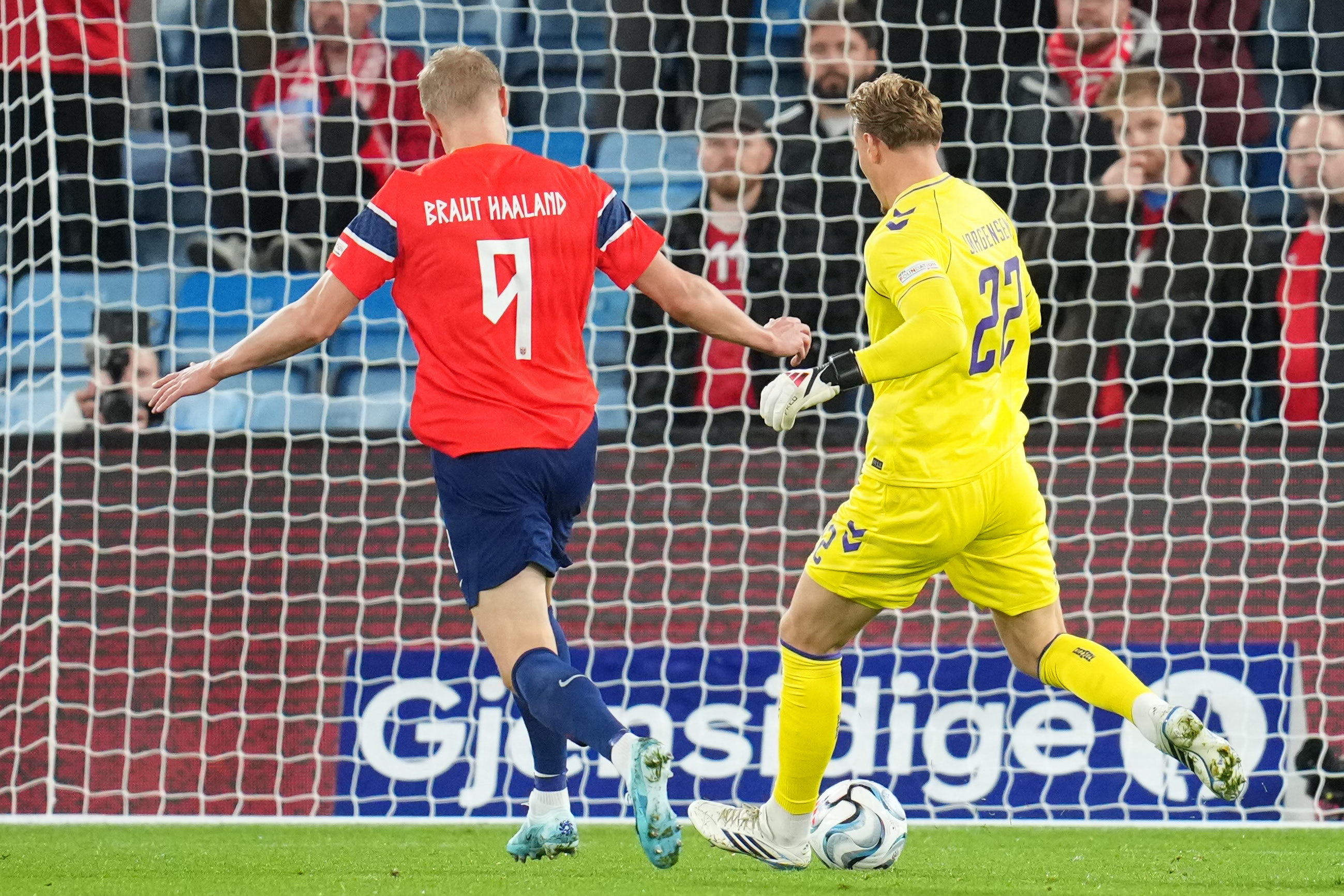 Erling Haaland scorede to gange for Norge mod Danmark.