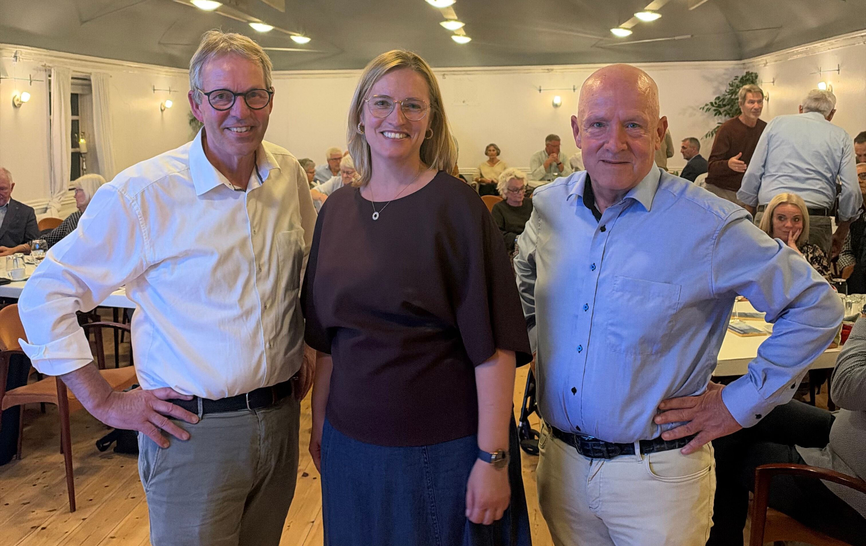 Slagelse Kommunes borgmester Knud Vincents (t.v.) var flankeret af Venstres næstformand Stephanie Lose og bestyrelsesformand i Venstre Slagelse, Morten Danielsson, da han tidligere på ugen blev genvalgt som borgmesterkandidat.
