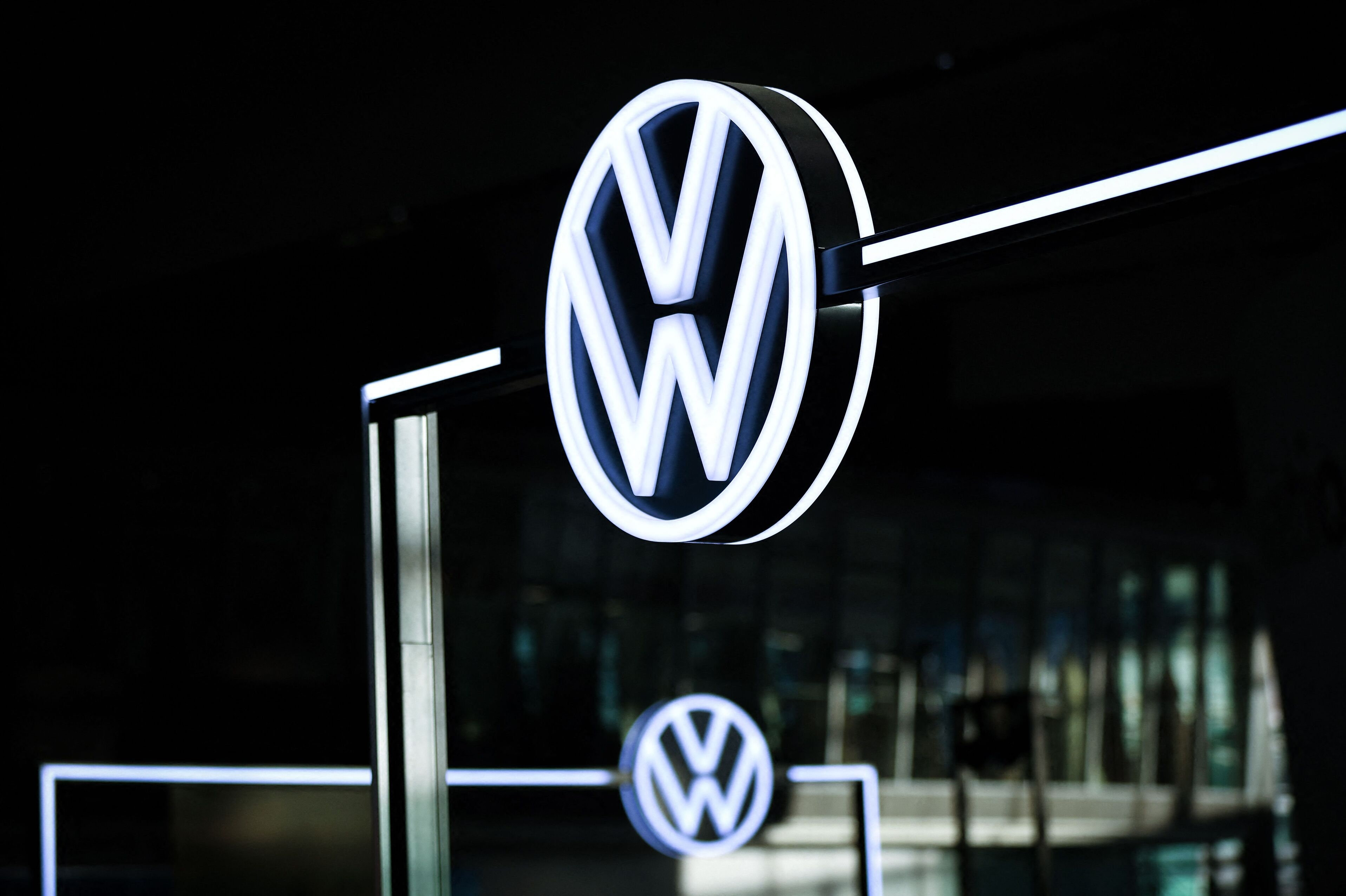 Volkswagen-koncernen tilbagekalder over fire millioner biler som følge af et muligt problem med styretøjet. (Arkivfoto).