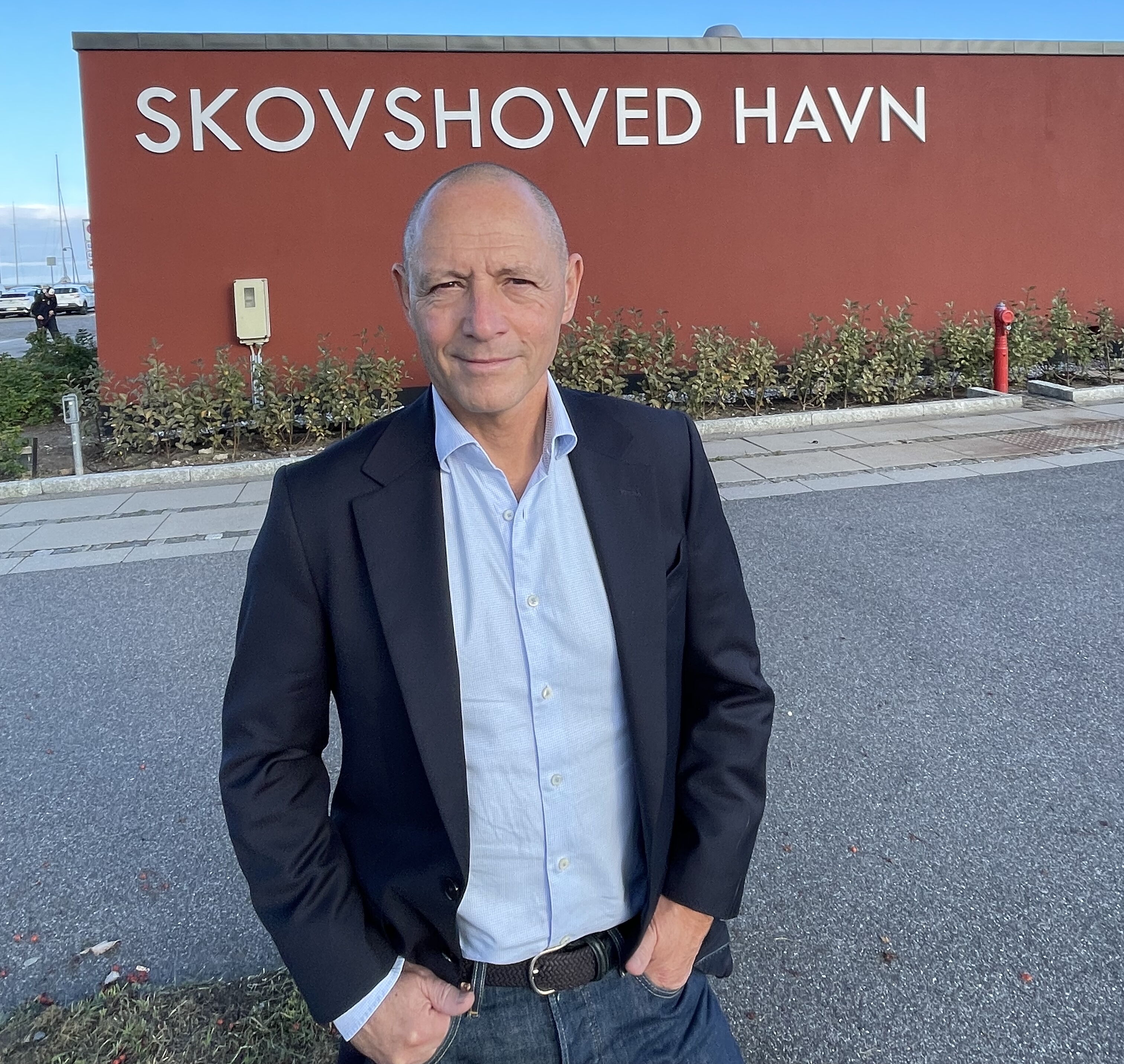 - Med kraftig regn kan kloaksystemet i en gammel kommune som vores blive så belastet, at en del af vandet må ledes ud i havet, siger formand for Klima-, Teknik- og Mijøudvalget, Jesper Marcus (K).