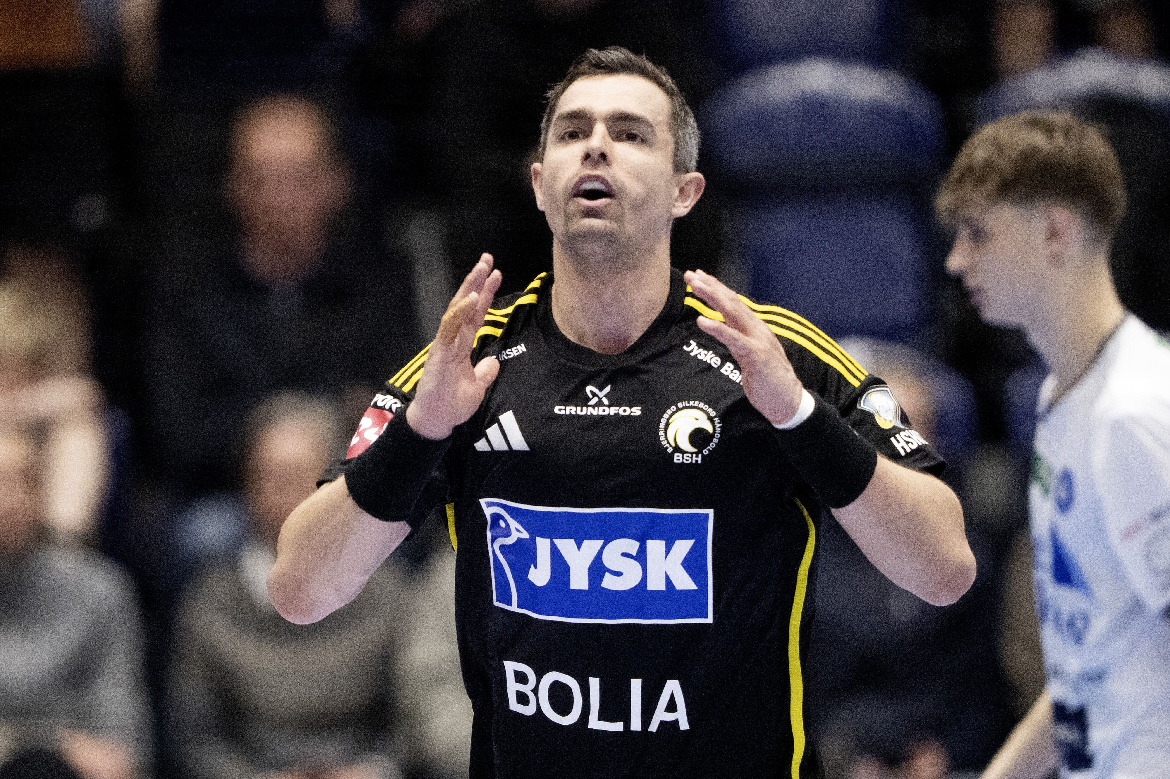 Den rutinerede playmaker Rasmus Lauge bidrog med to scoringer for Bjerringbro-Silkeborg, som tog en kneben sejr over Skive fH. (Arkivfoto).